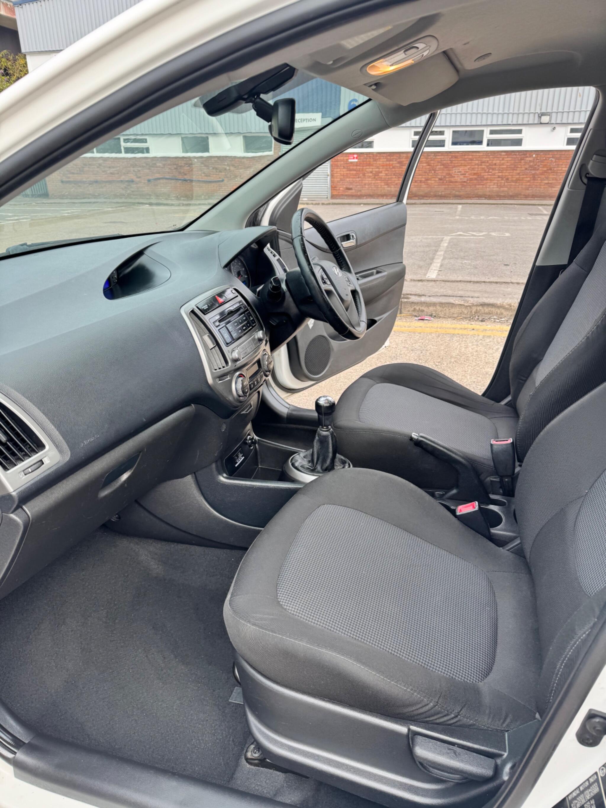Hyundai i20 view 48