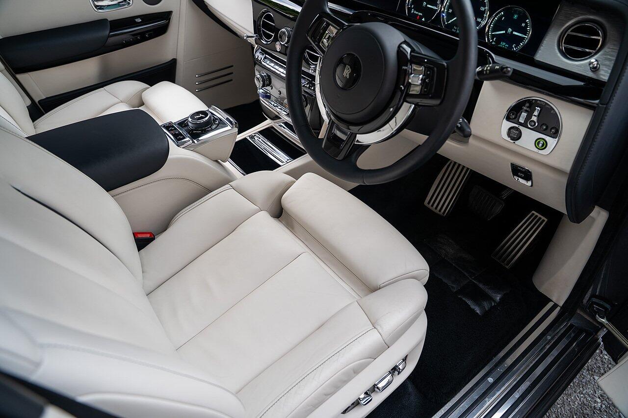 Rolls-Royce Phantom view 95