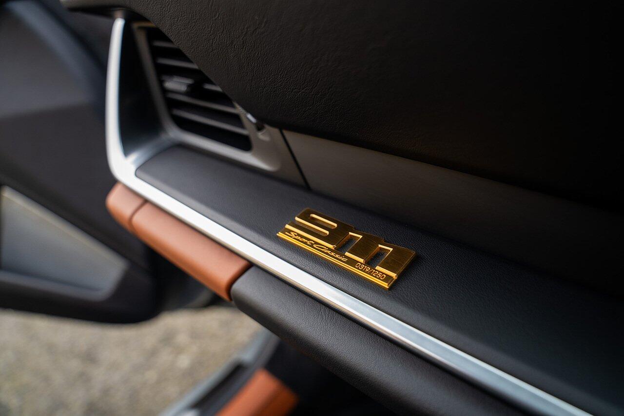 Porsche 911 view 64