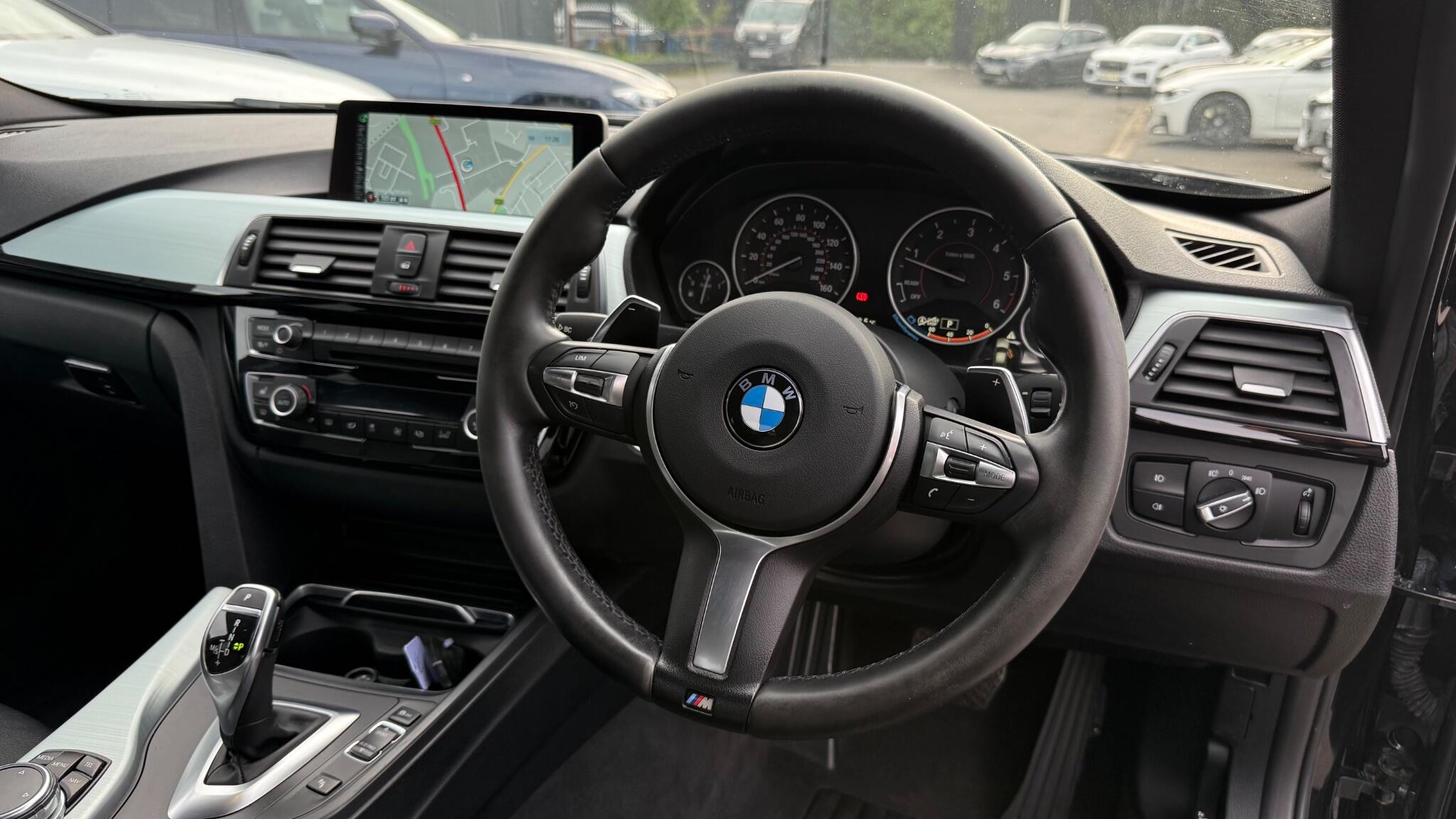 BMW 3 Series view 24