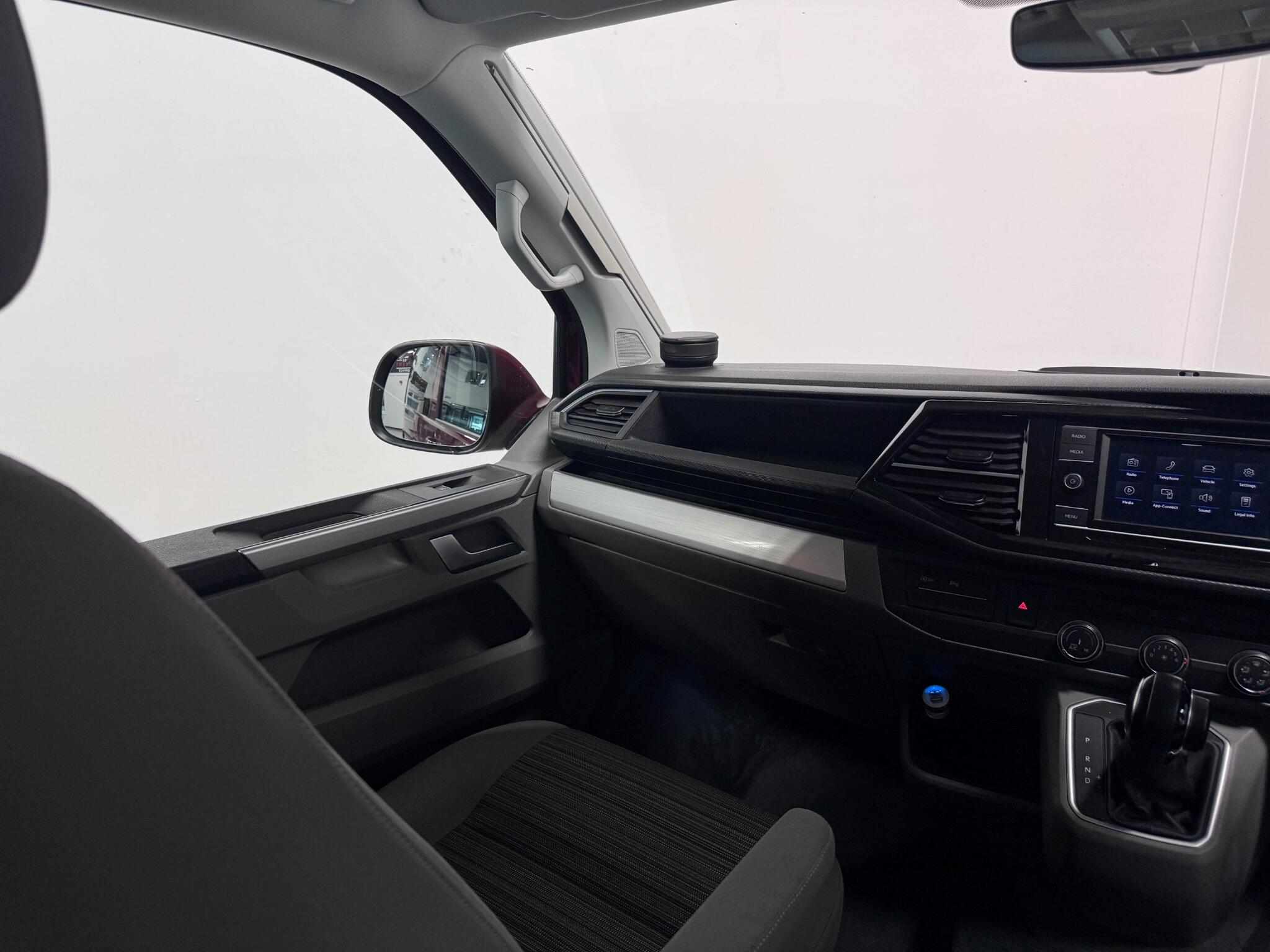Volkswagen California view 35