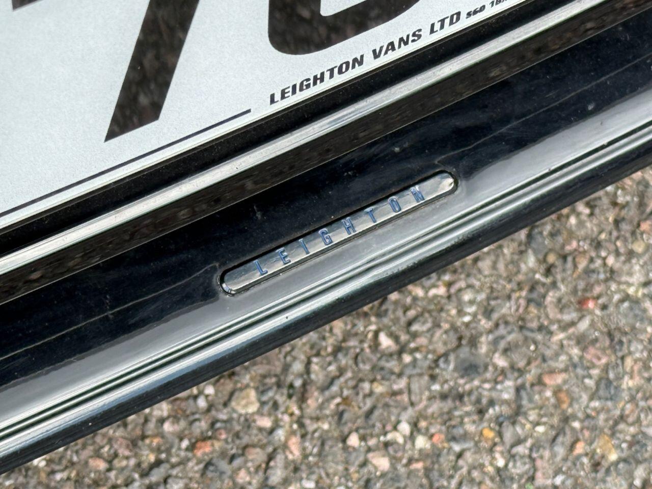 Volkswagen Transporter view 59