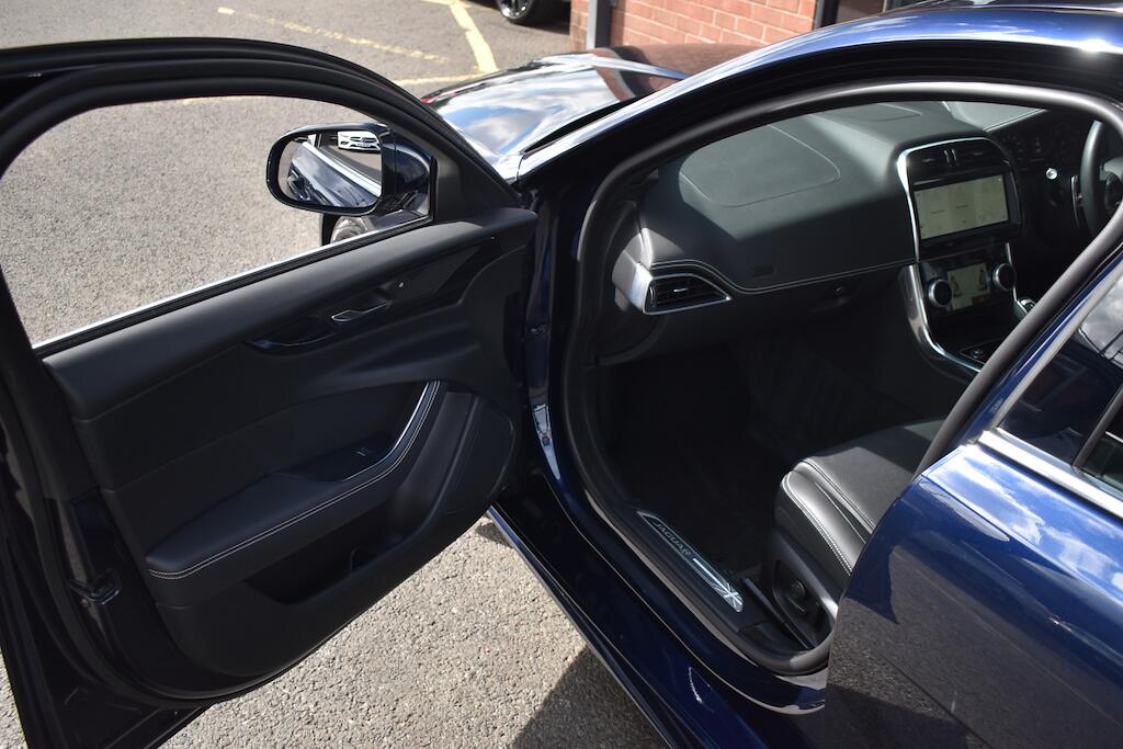 Jaguar Xe view 37