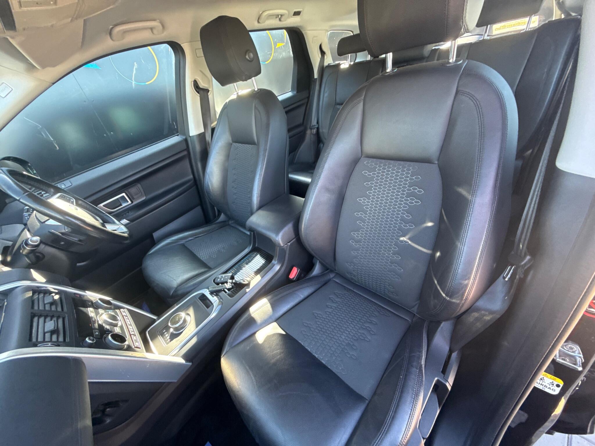 Land Rover Discovery Sport view 23