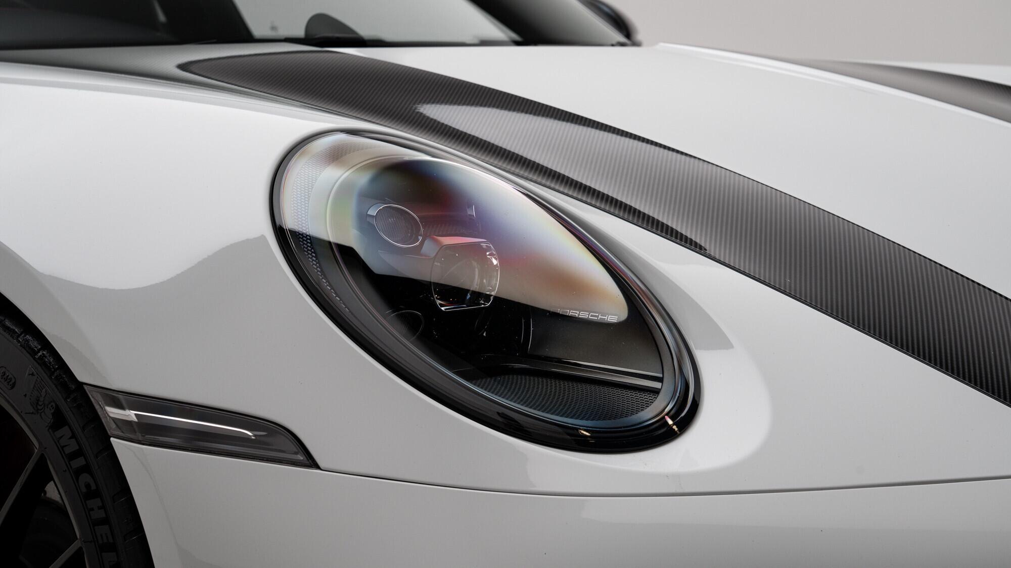 Porsche 911 view 16