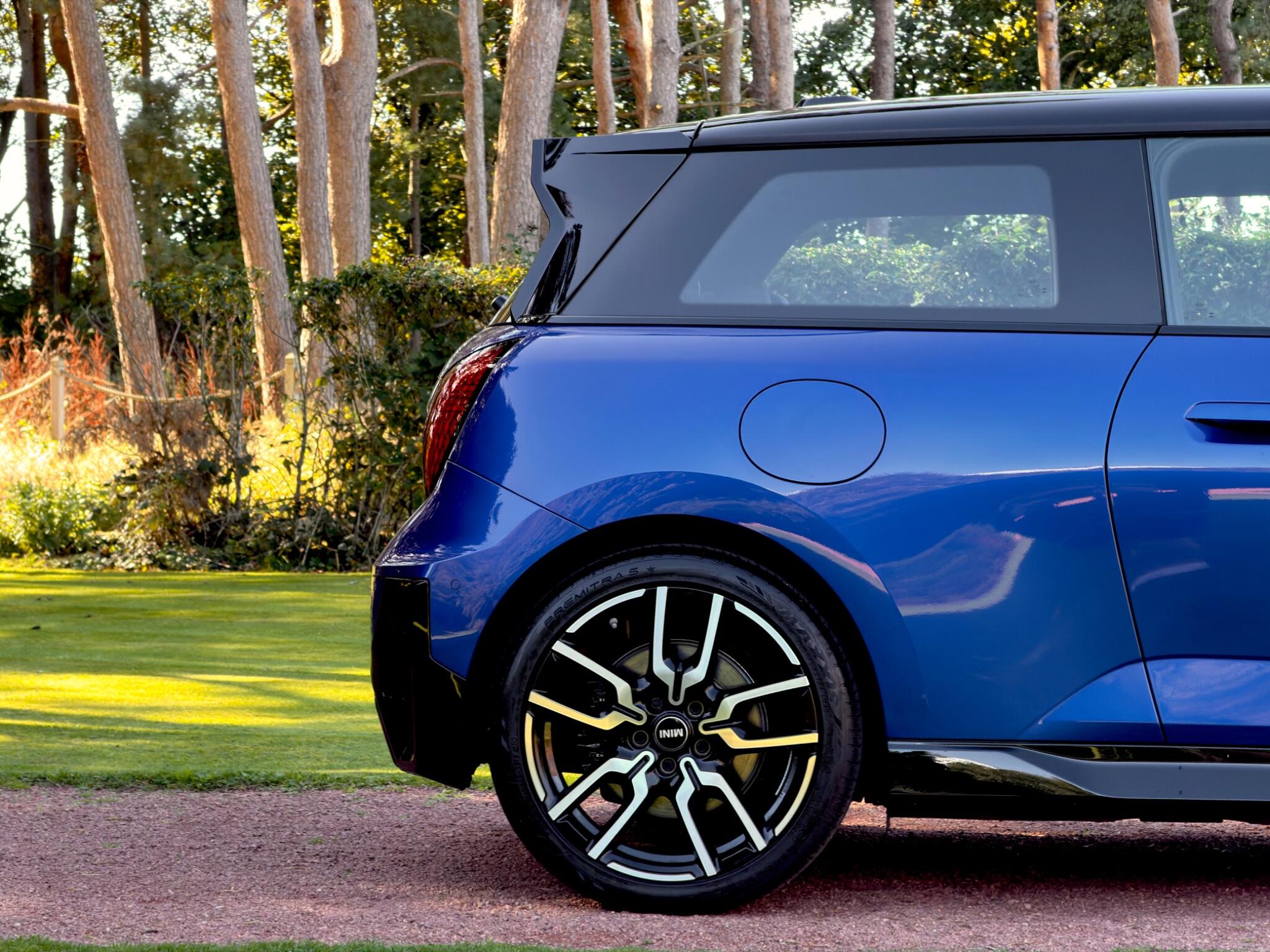 Mini Hatch view 19