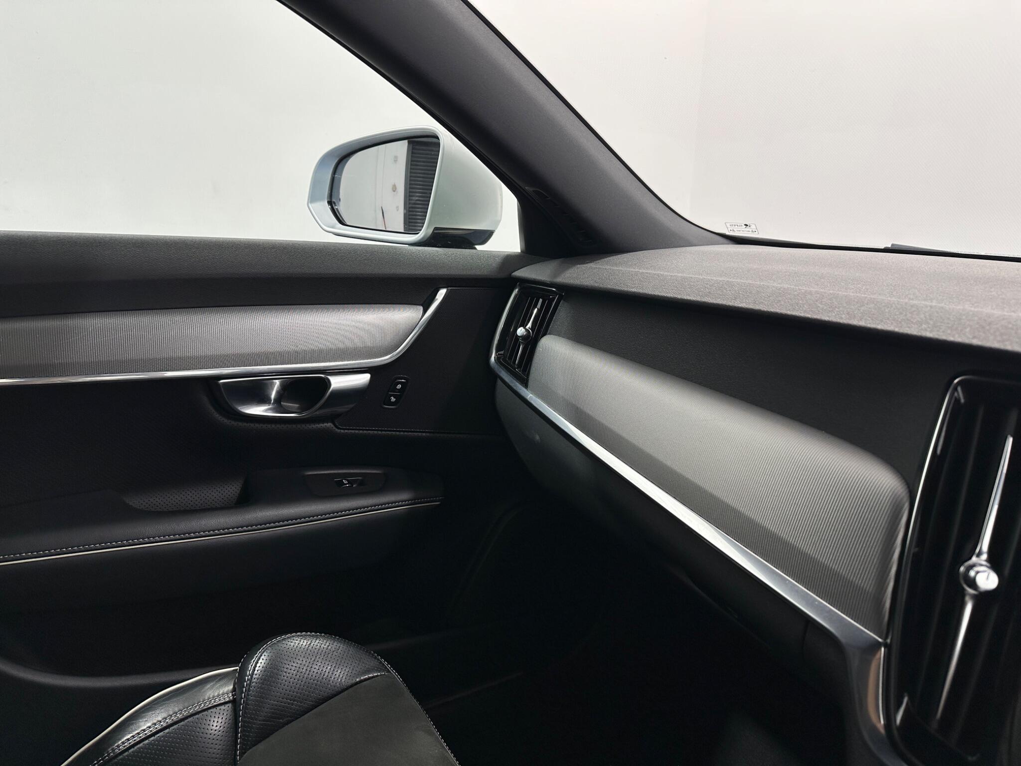 Volvo S90 view 25