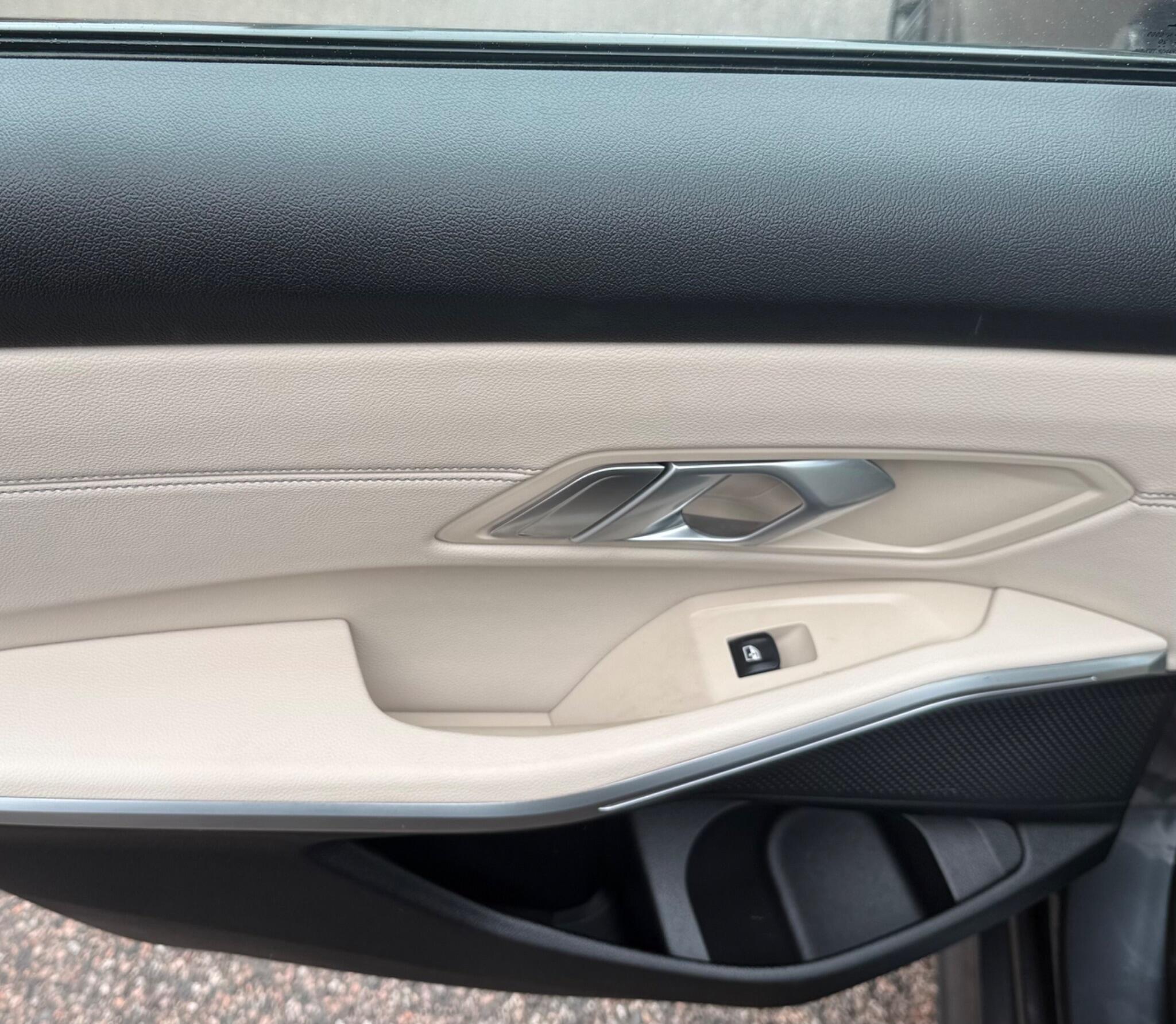 BMW 3 Series view 14