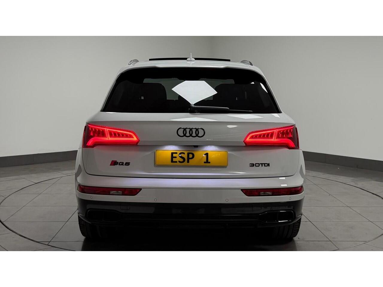 Audi SQ5 view 8