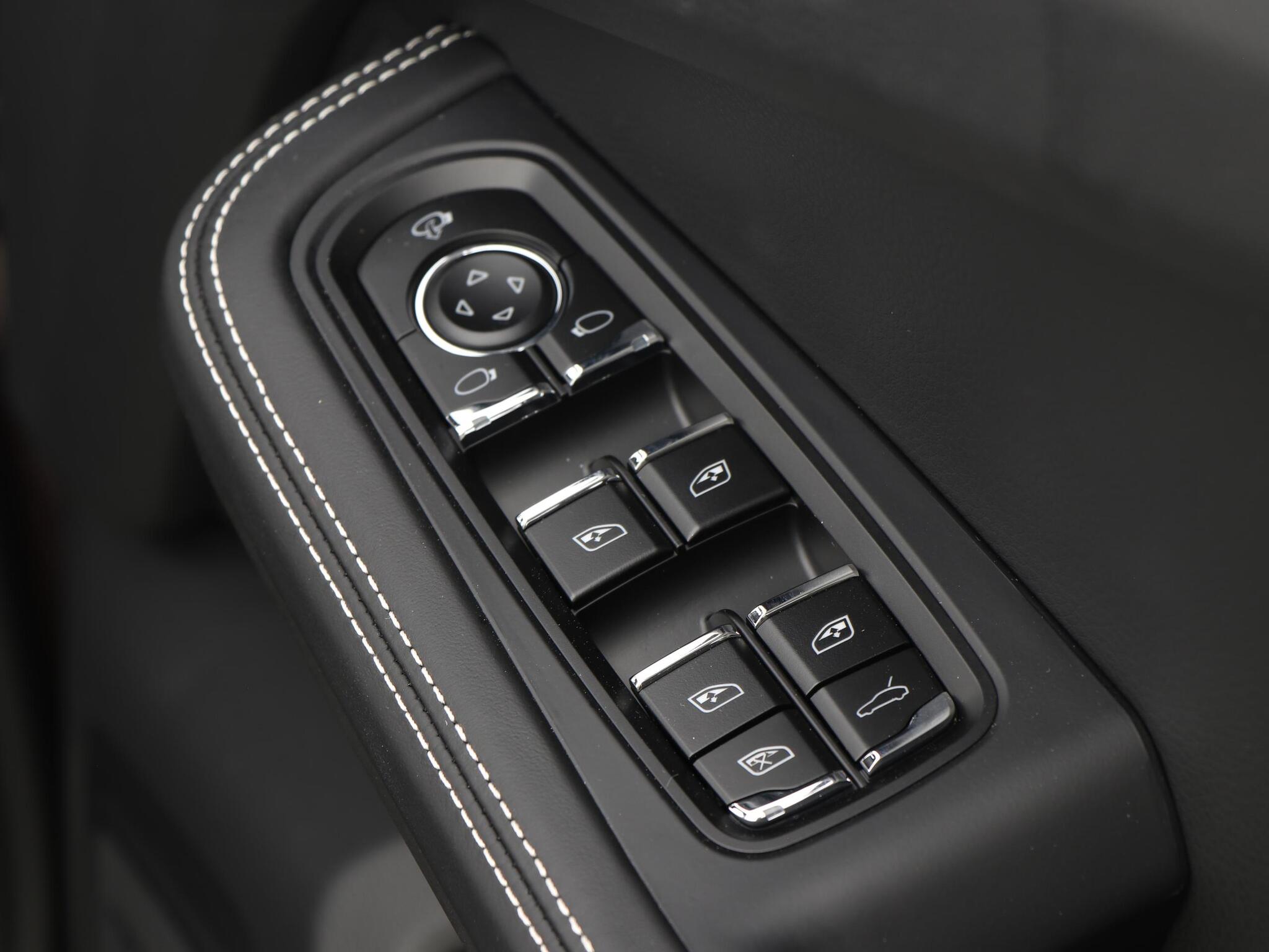 Porsche Macan view 38
