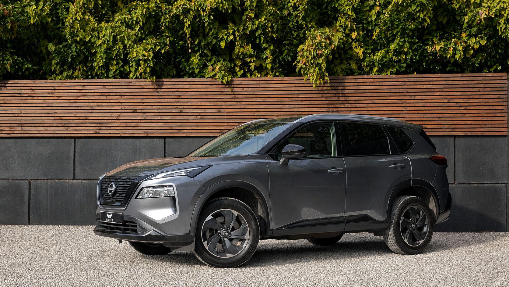 Nissan X-Trail view 2