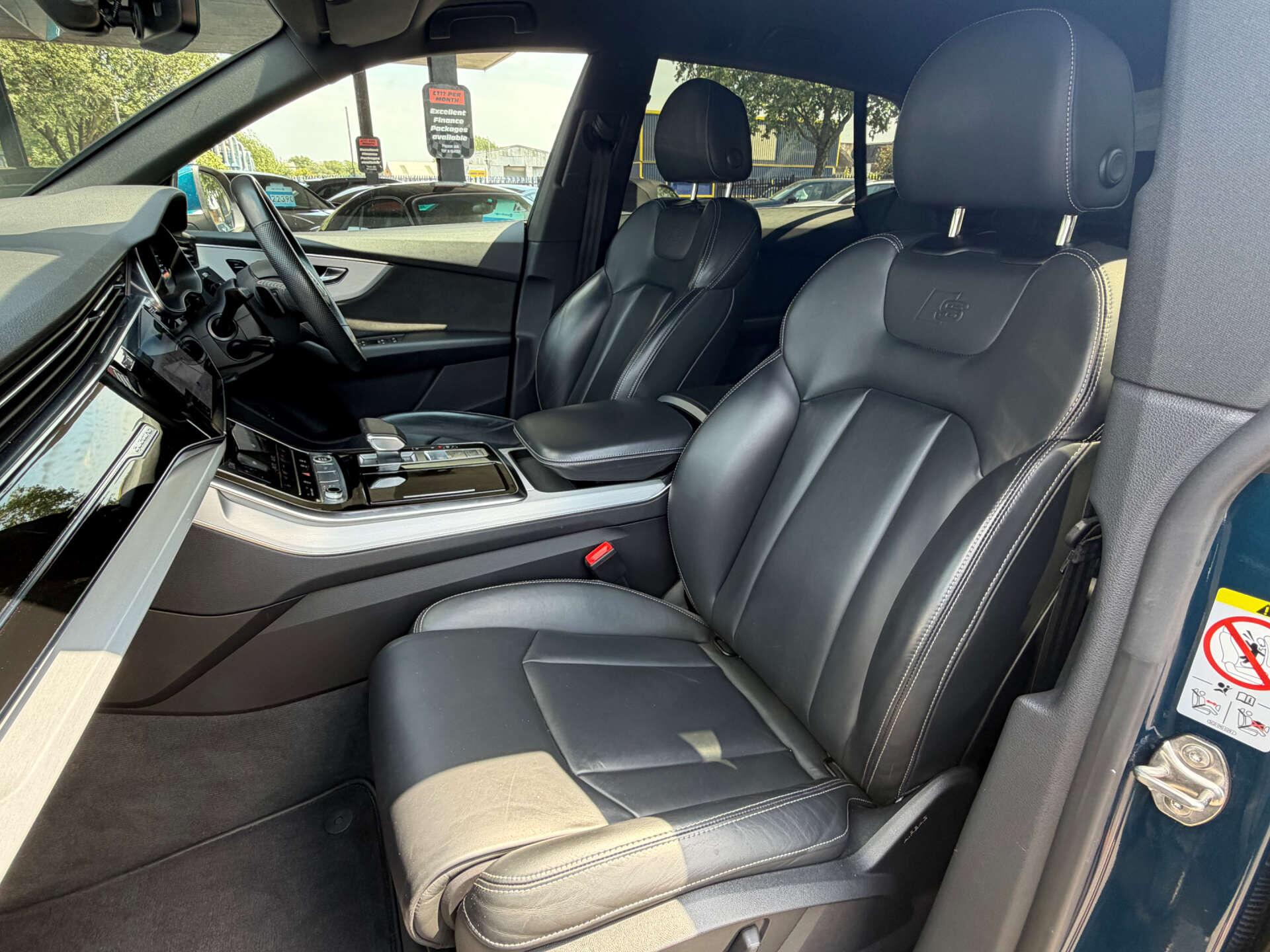 Audi Q8 view 4