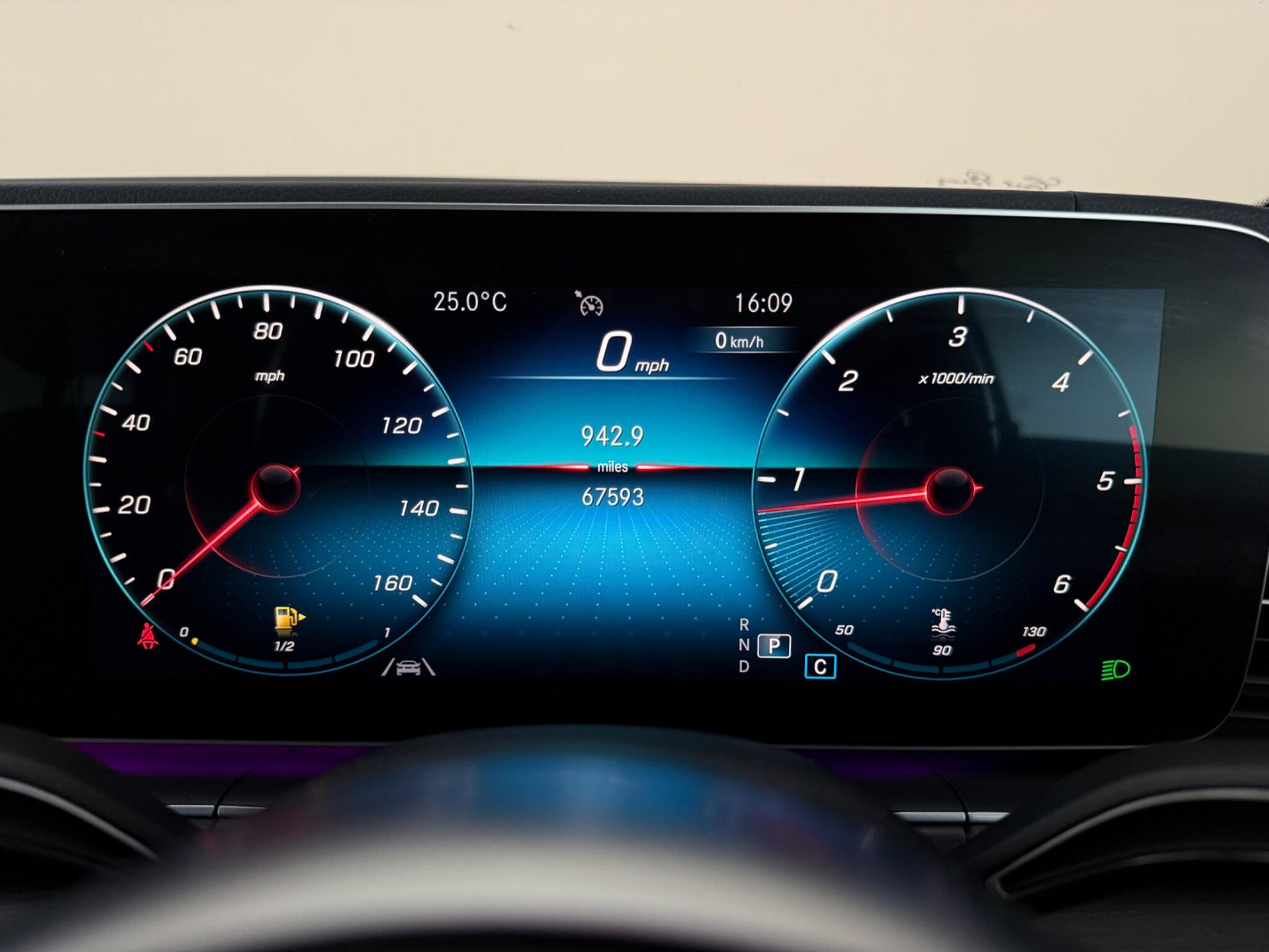 Mercedes-Benz Gle view 14