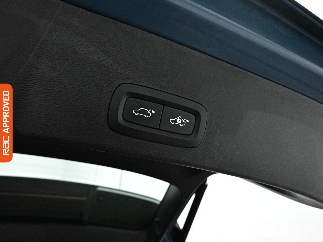 Volvo XC40 view 16