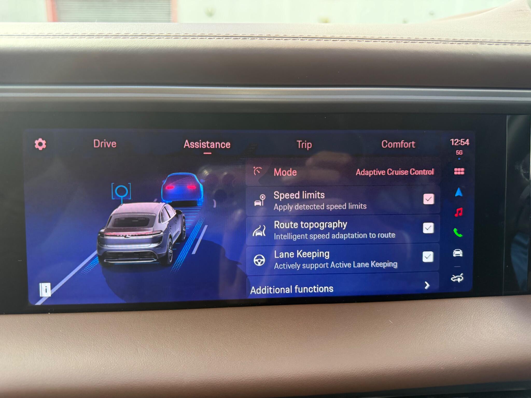 Porsche Macan view 36