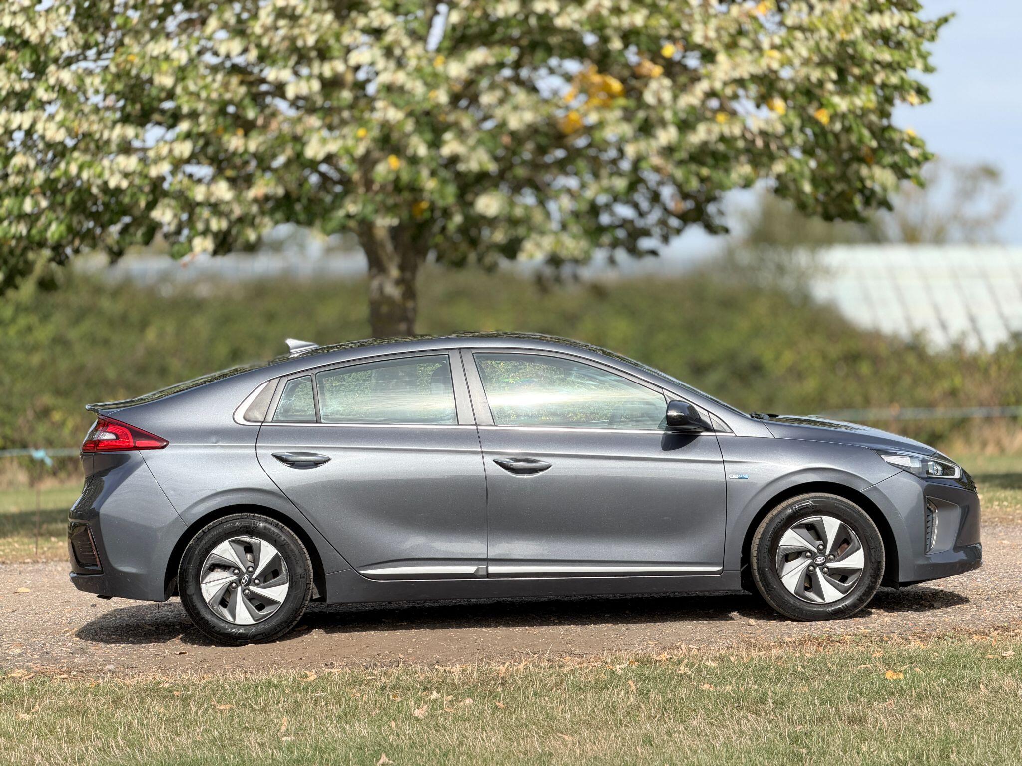 Hyundai Ioniq view 3