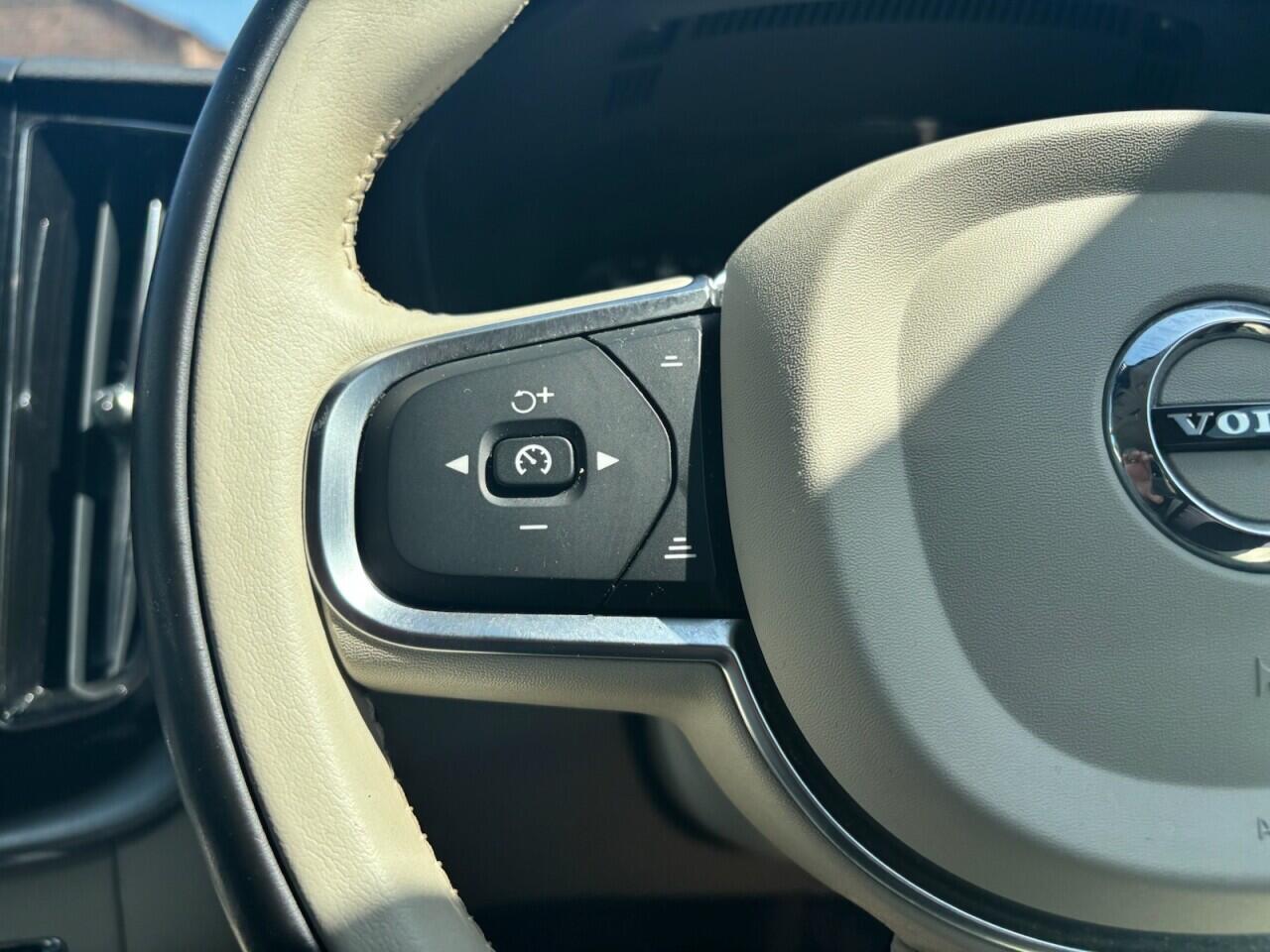 Volvo XC60 view 21