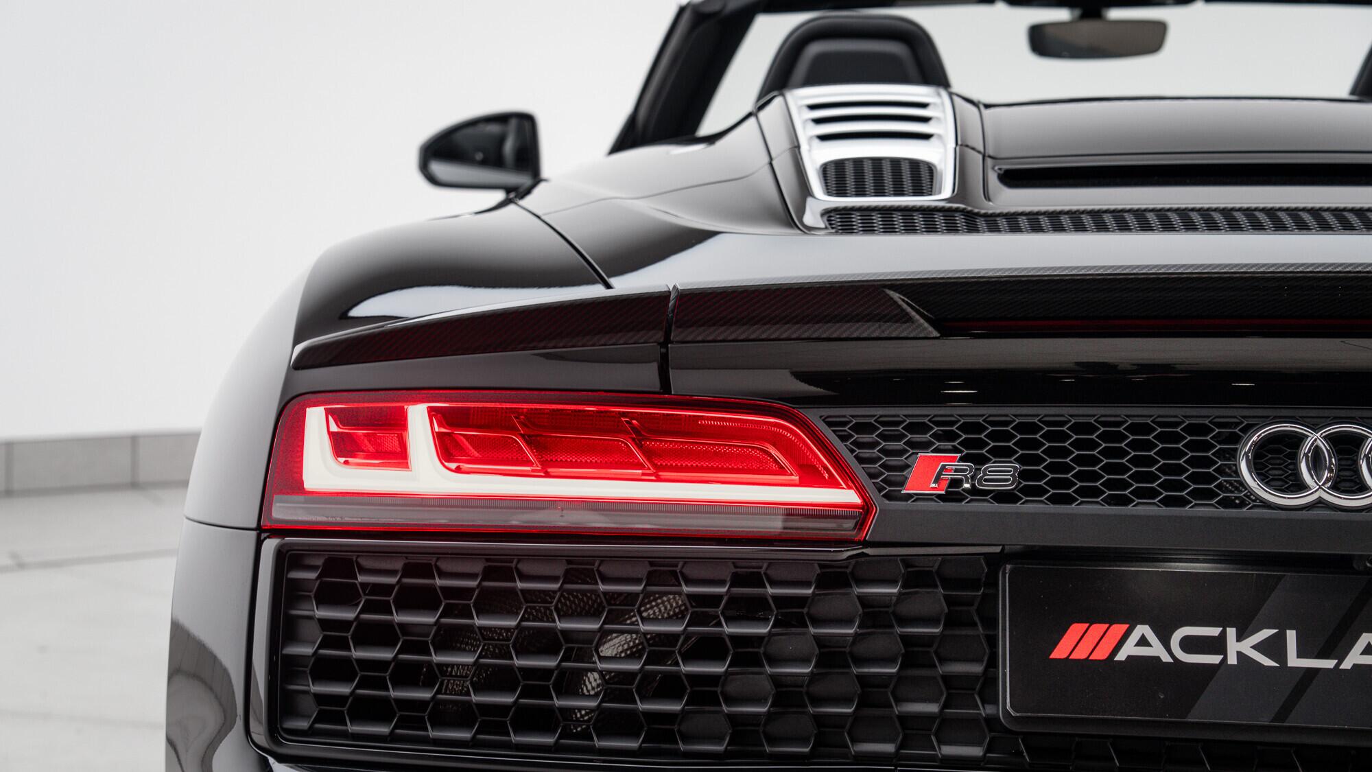Audi R8 view 45