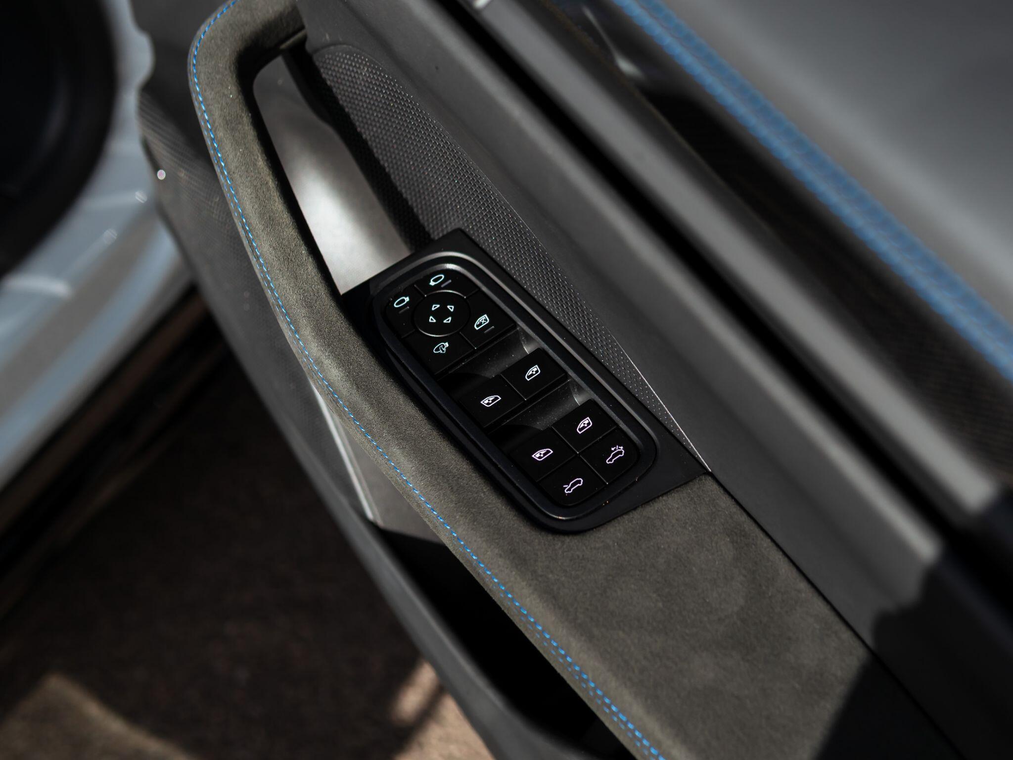 Porsche Macan view 21