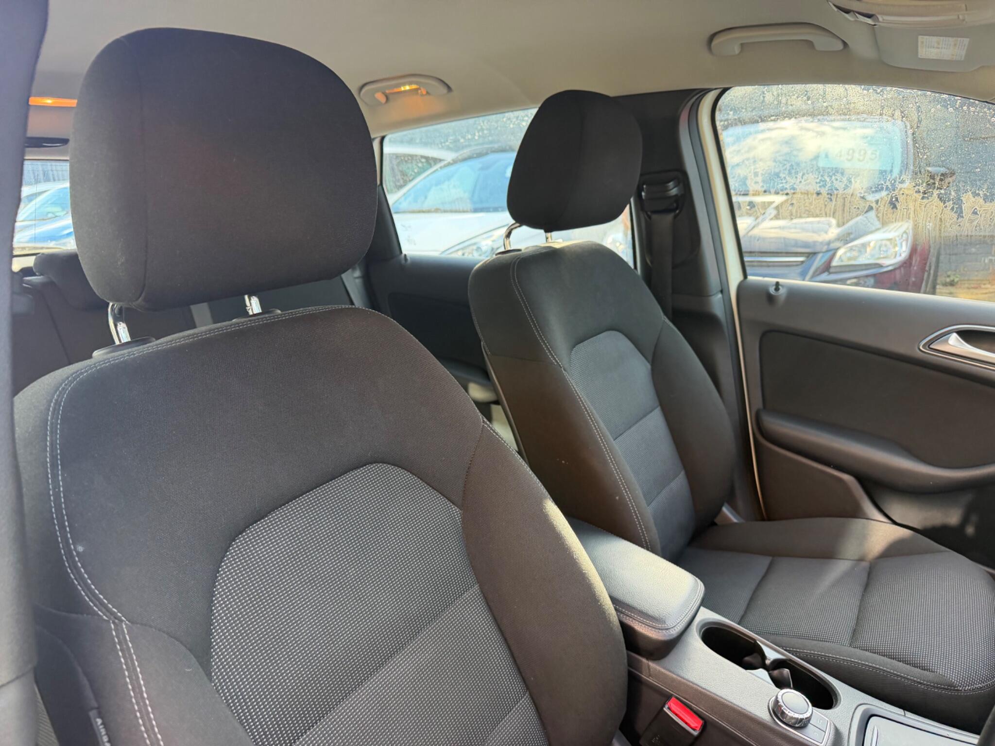Mercedes-Benz B-Class view 12