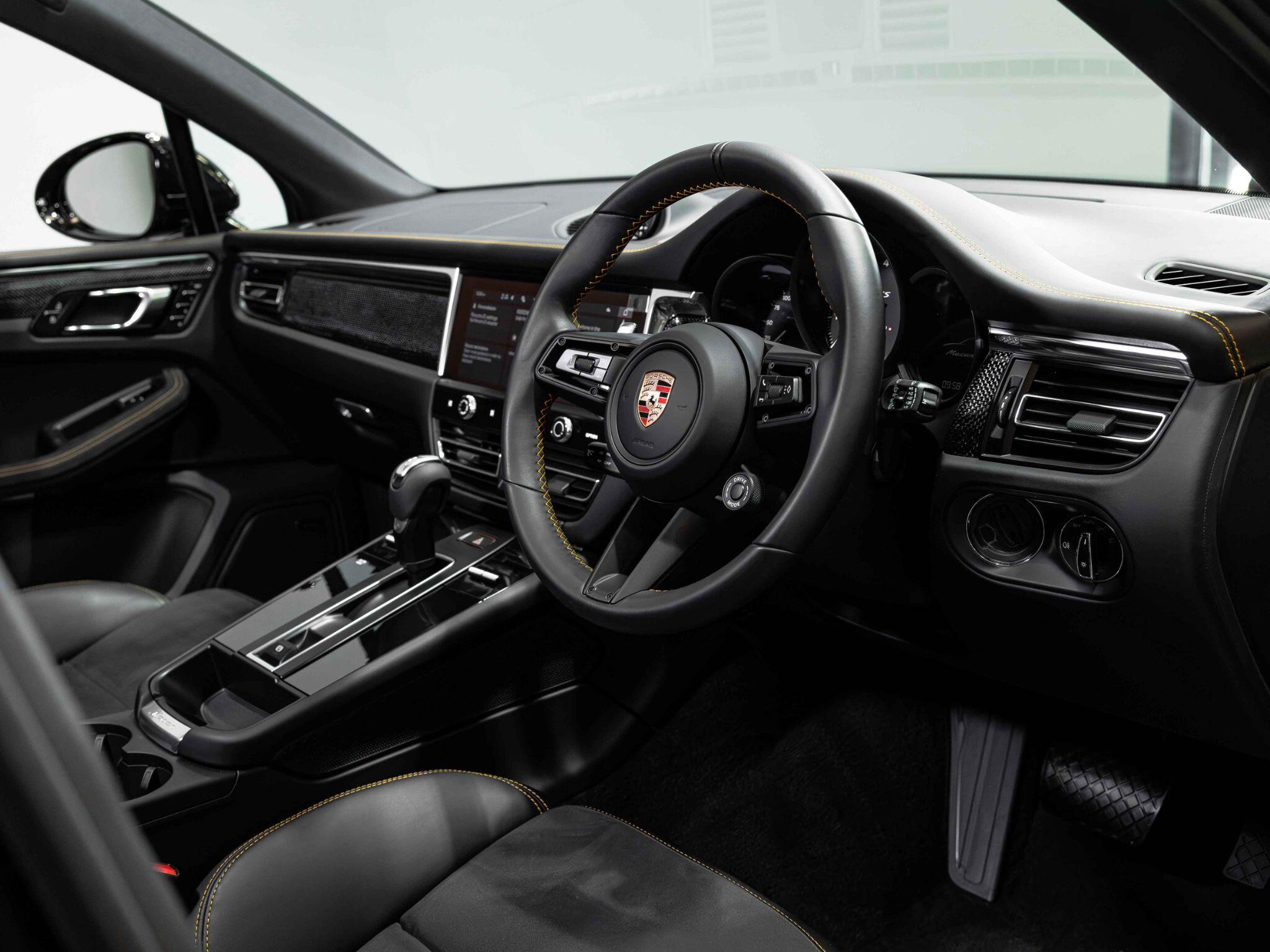 Porsche Macan view 15
