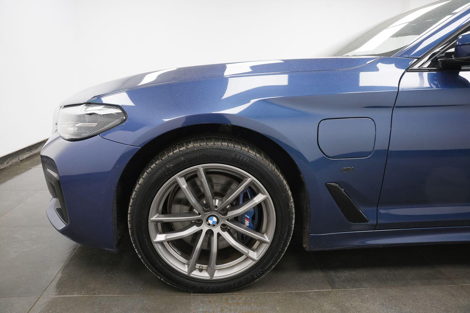 BMW 5 Series view 6