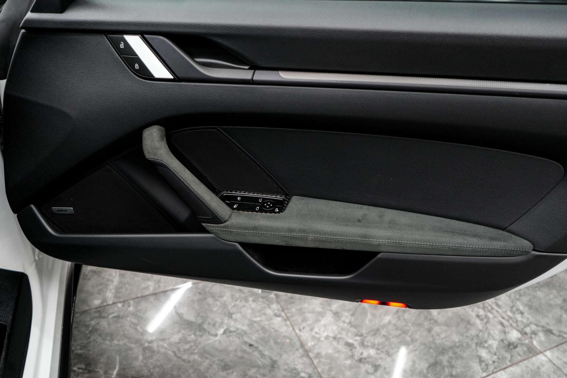 Porsche 911 view 25