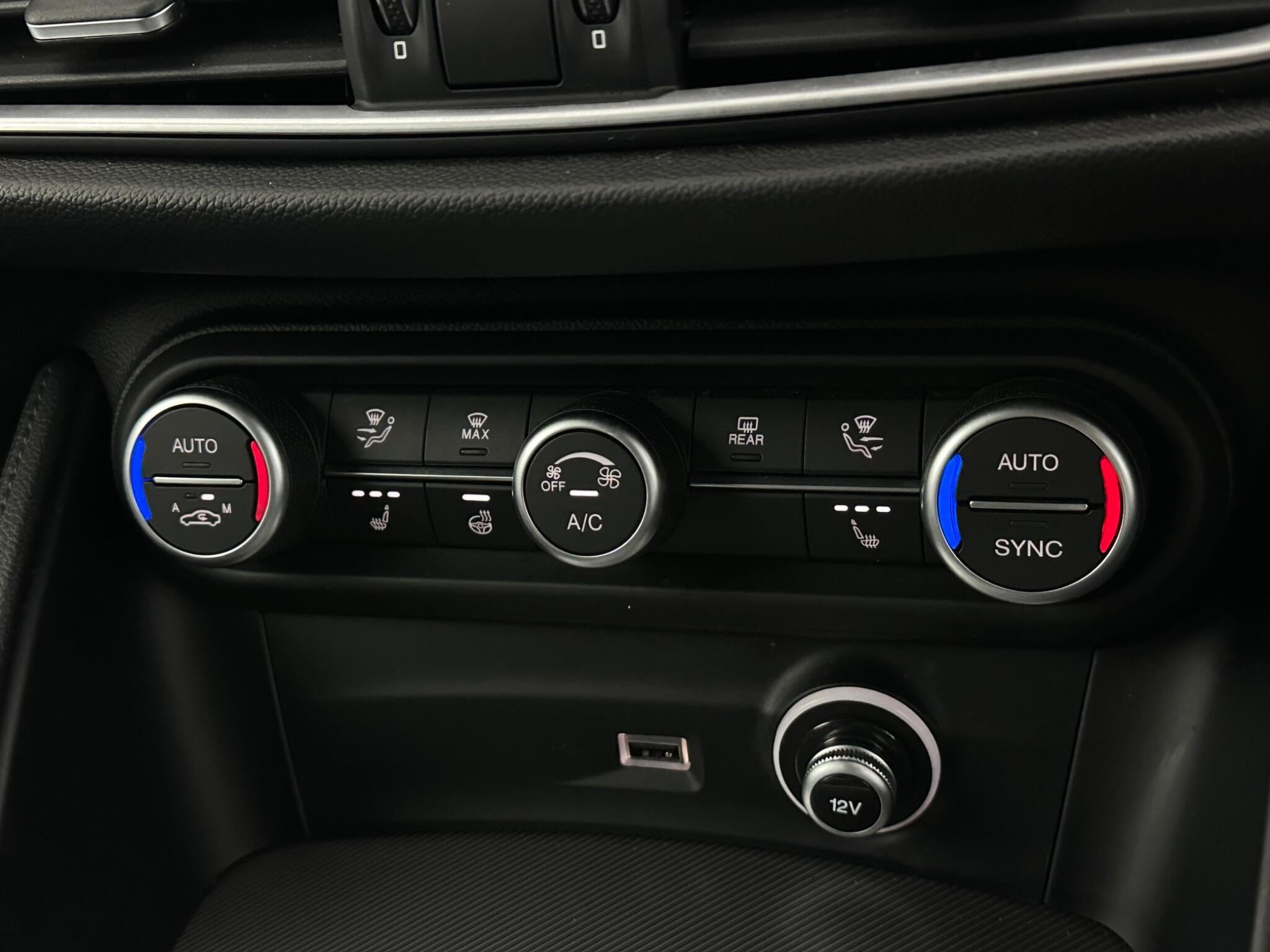 Alfa Romeo Stelvio view 22