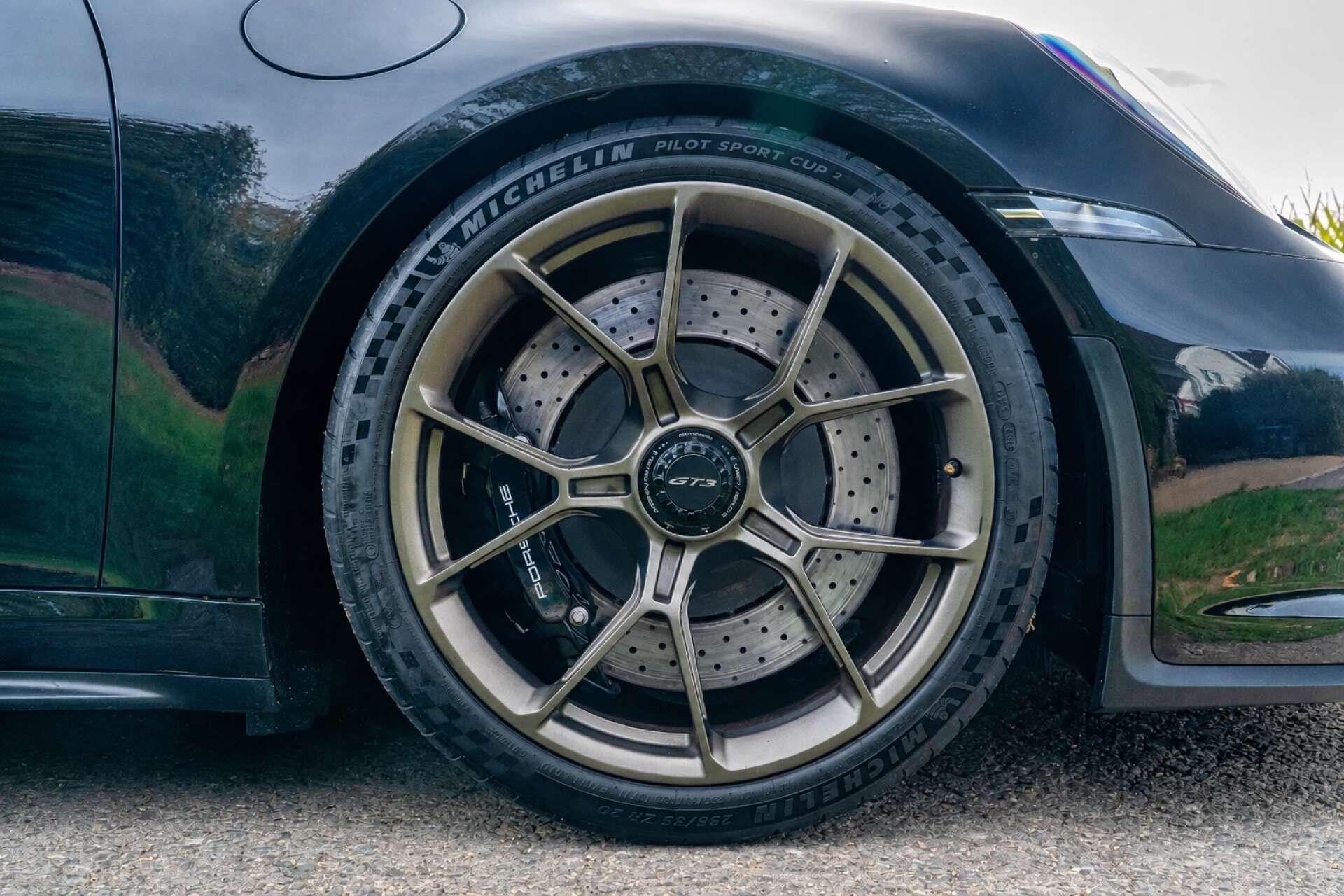 Porsche 911 view 6
