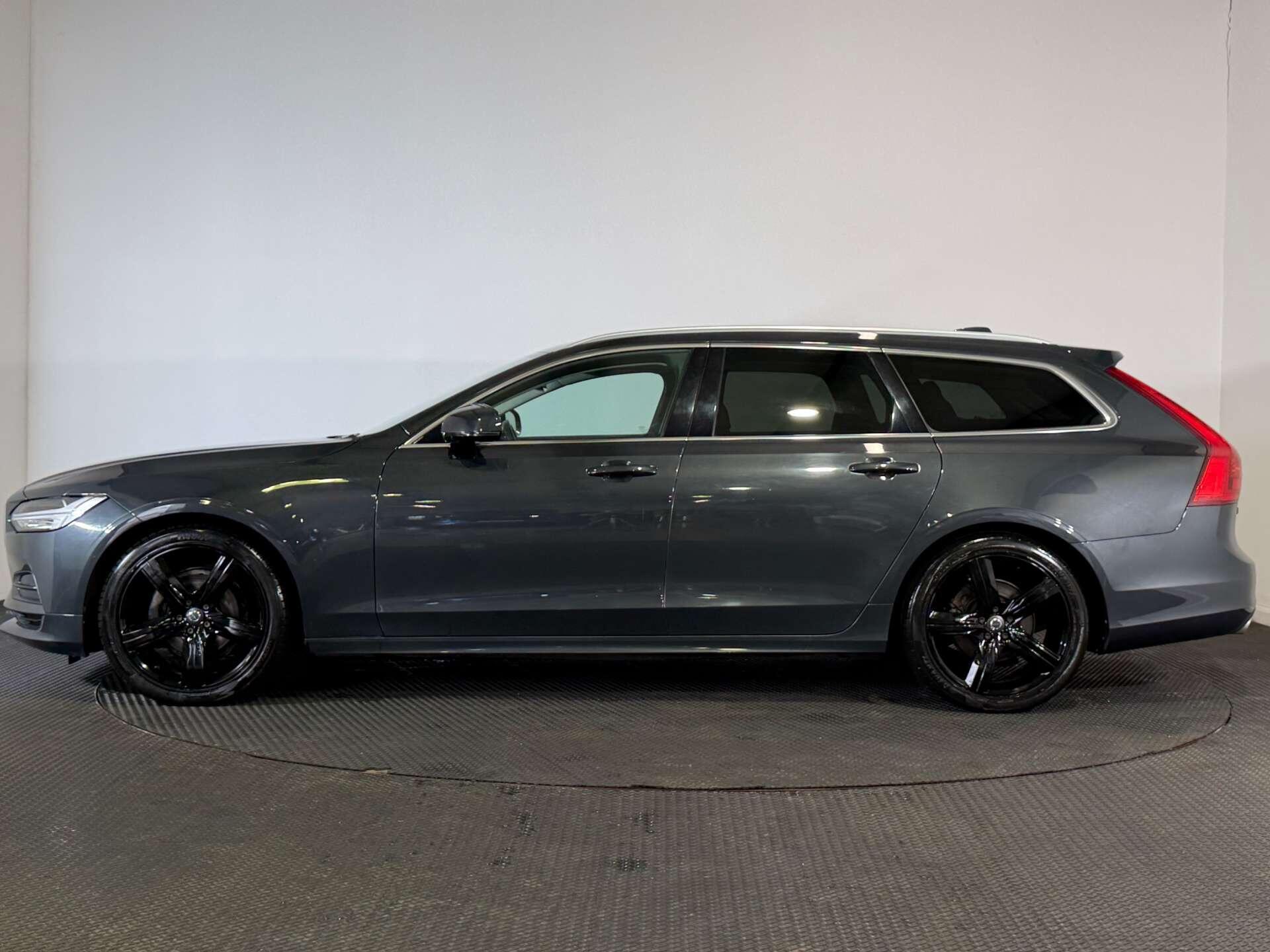 Volvo V90 view 4