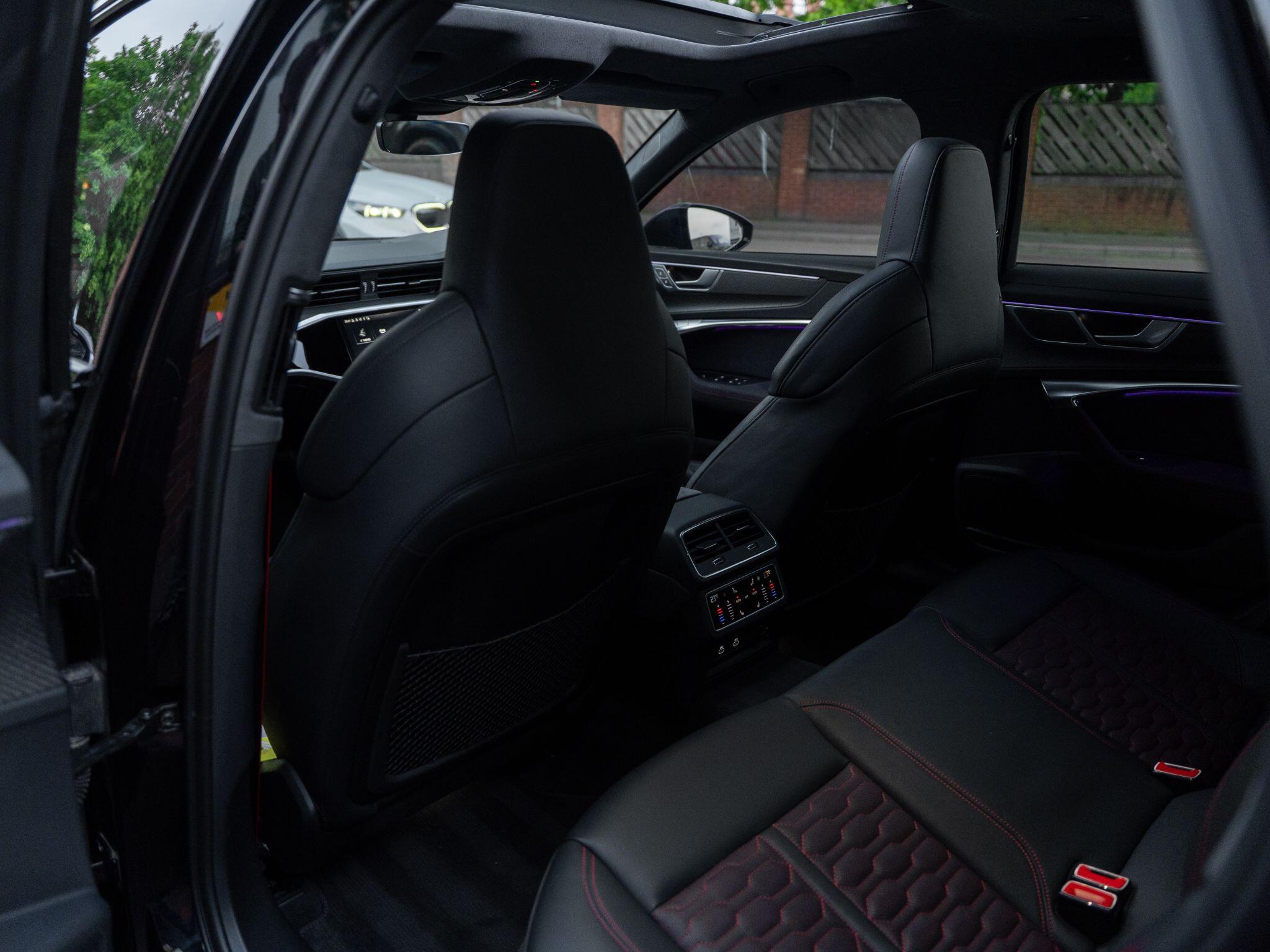 Audi RS6 Avant view 47