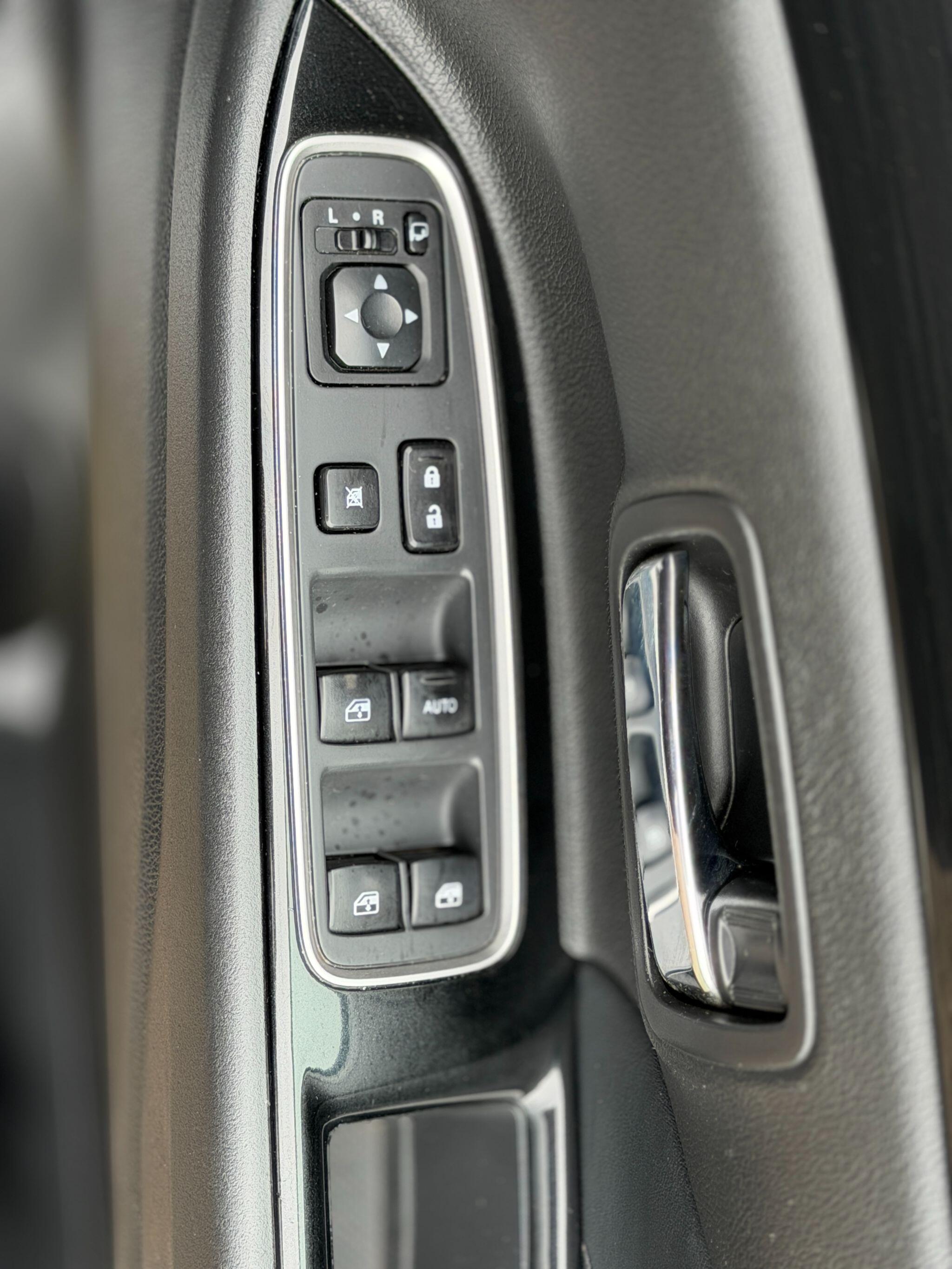 Mitsubishi Outlander view 33