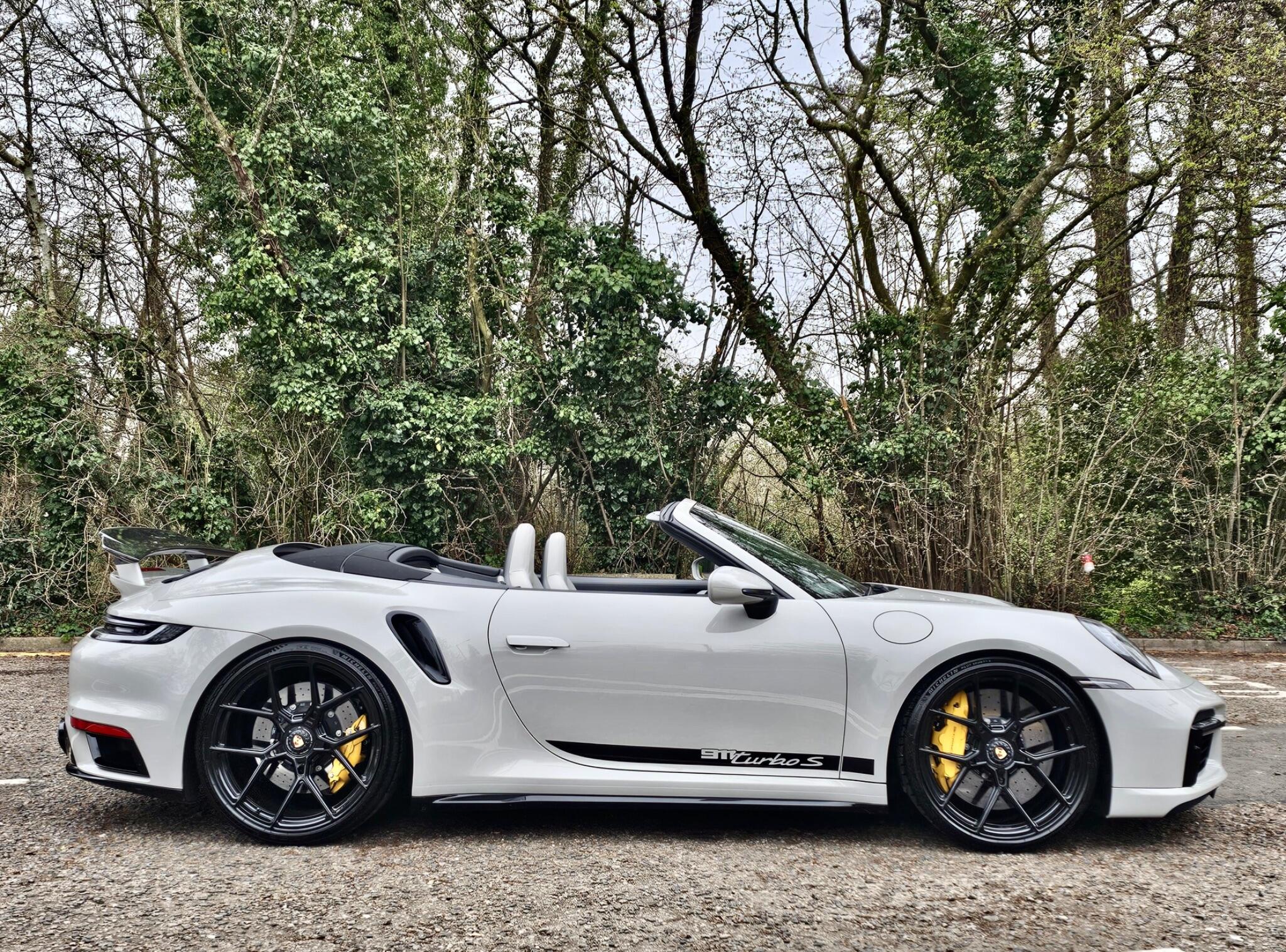 Porsche 911 view 30