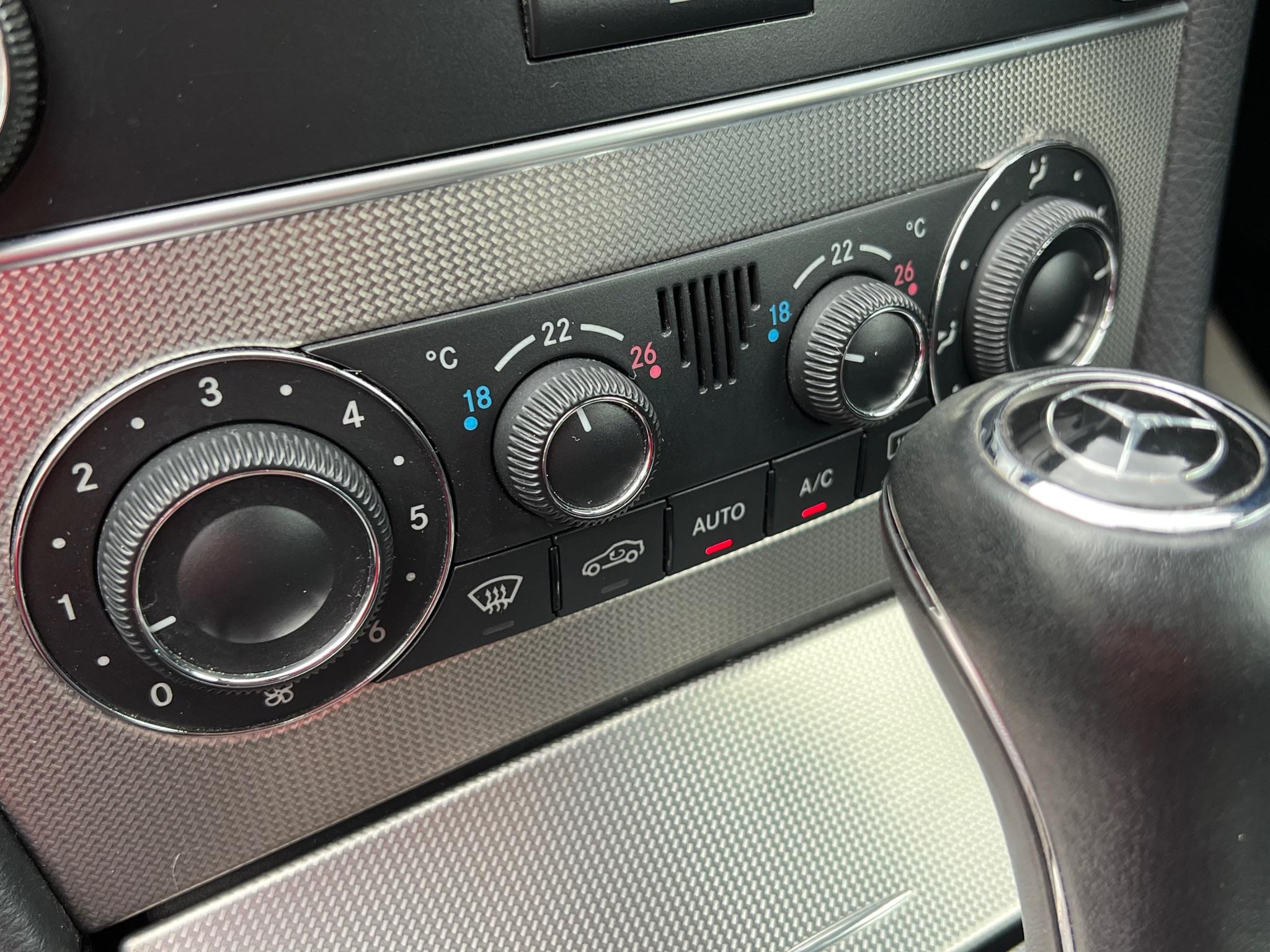 2008 Mercedes-Benz CLK image 22