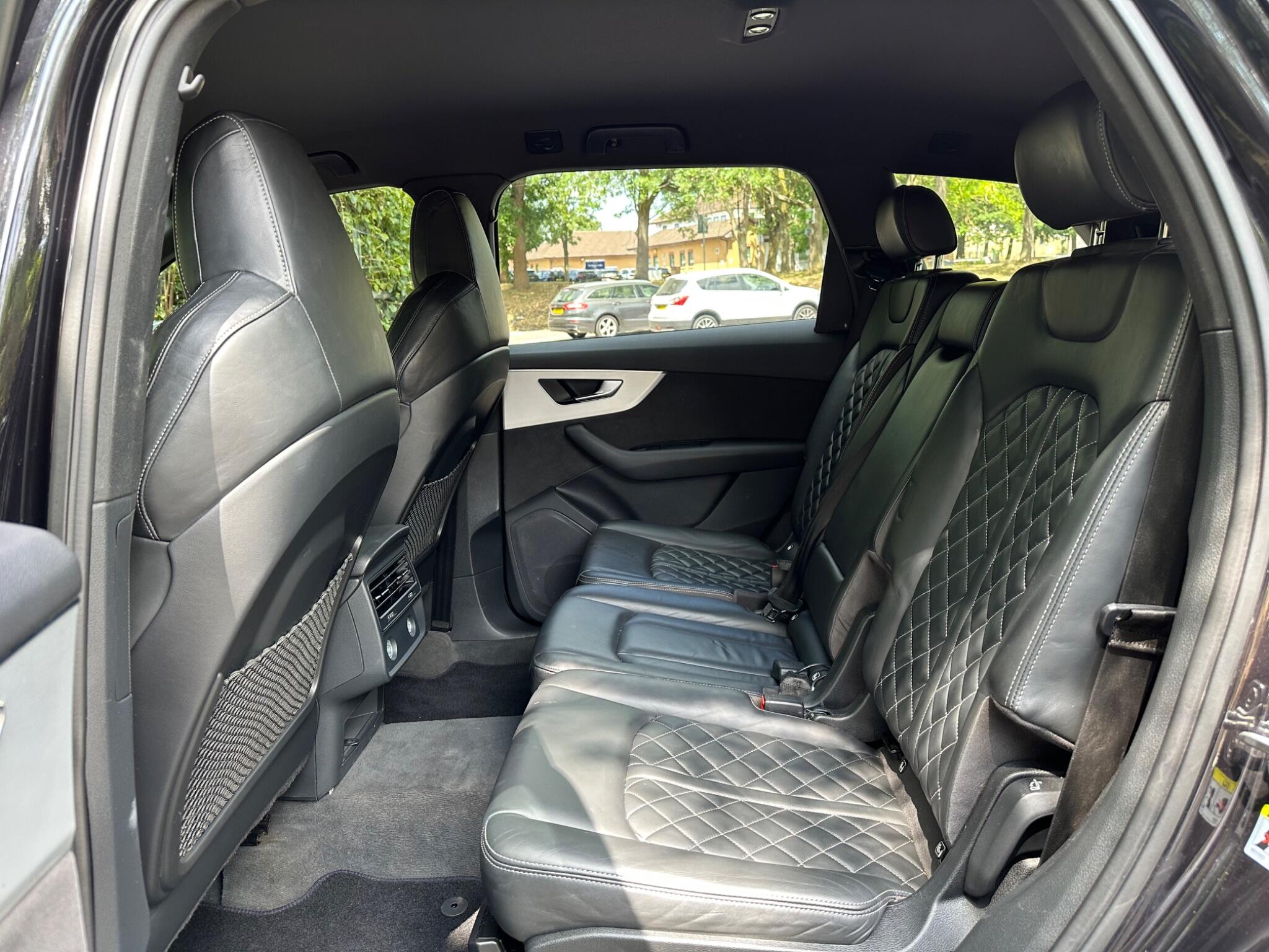 Audi SQ7 view 18