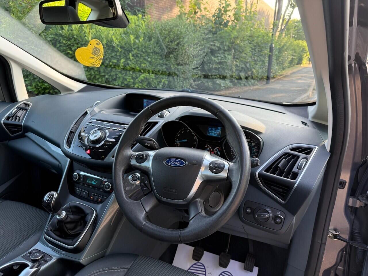 Ford C-Max view 11