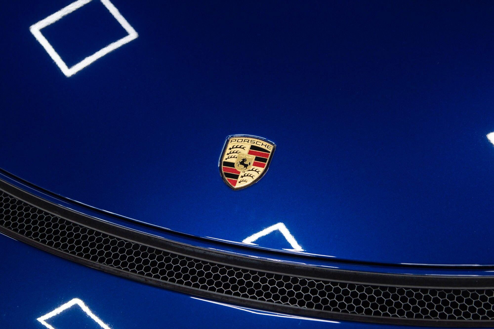 Porsche 718 Spyder view 13