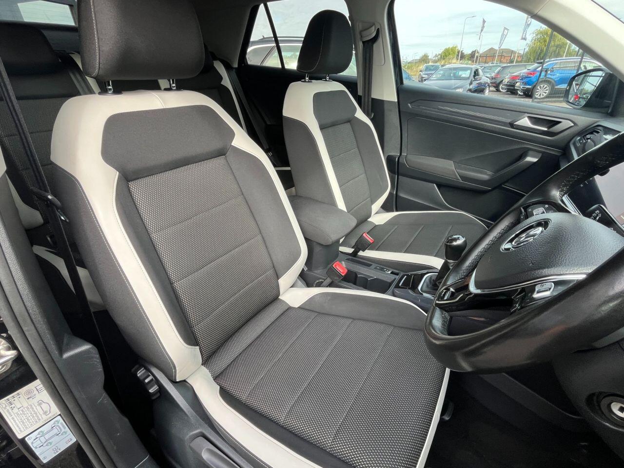 Volkswagen T-Roc view 11