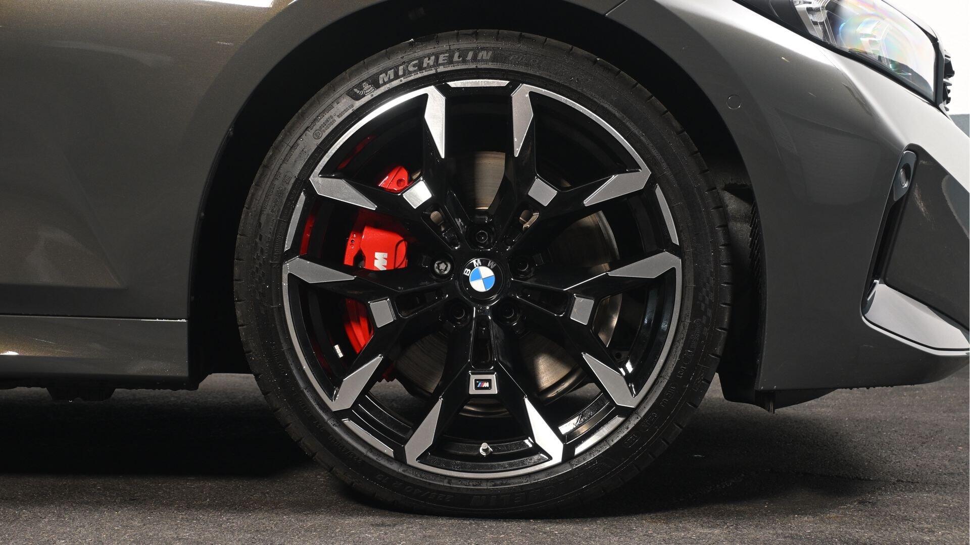 BMW 3 Series view 14
