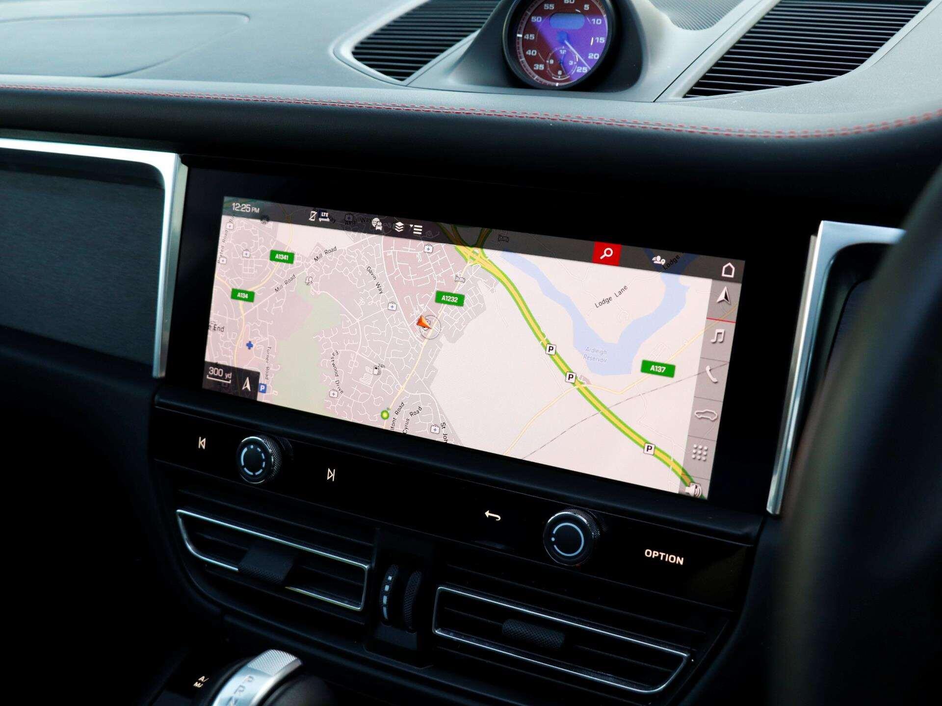 Porsche Macan view 14
