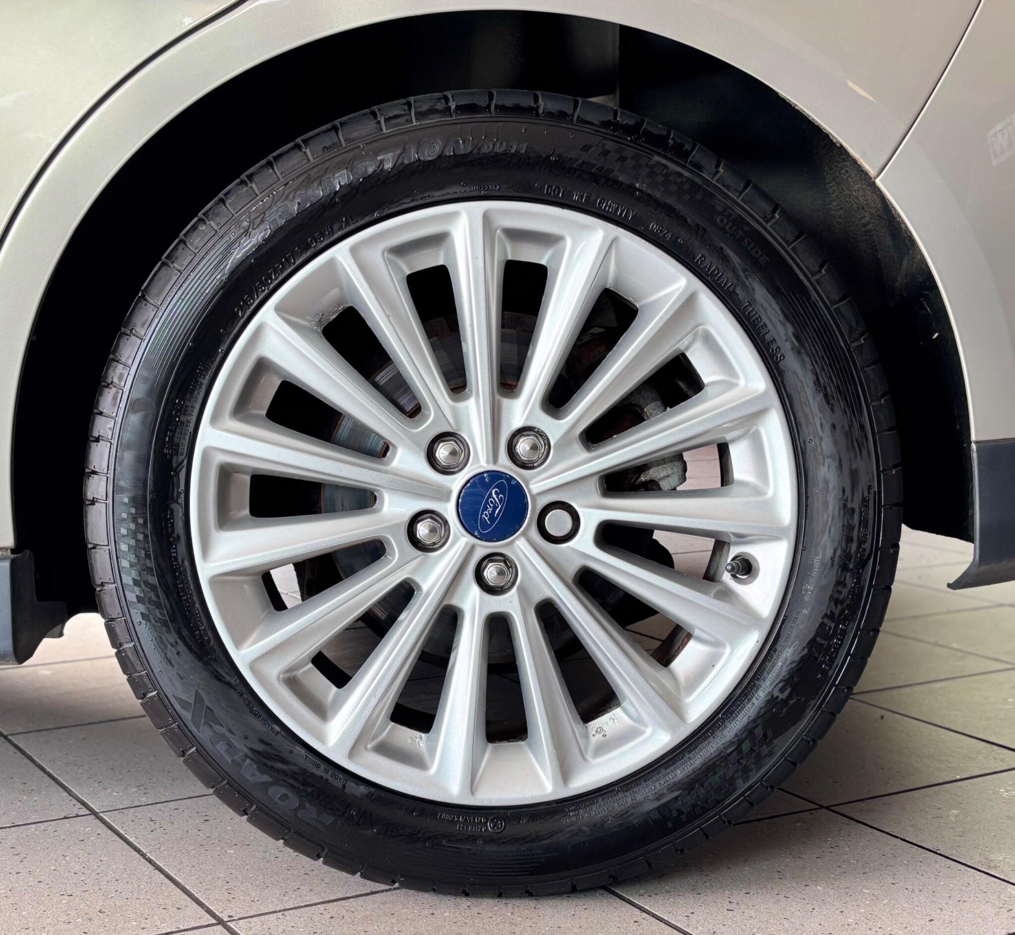 Ford C-Max view 16