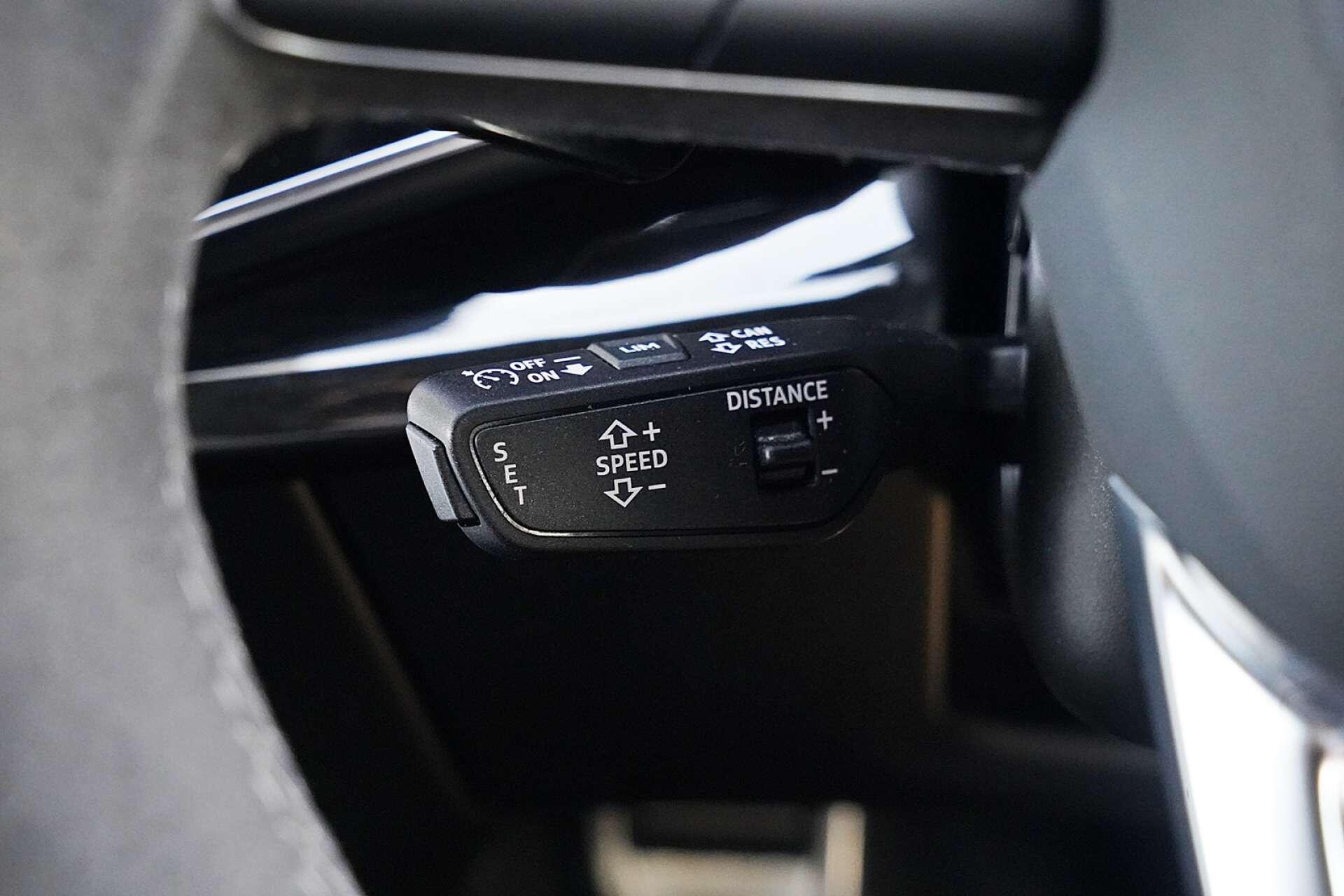 Audi RS Q8 view 31