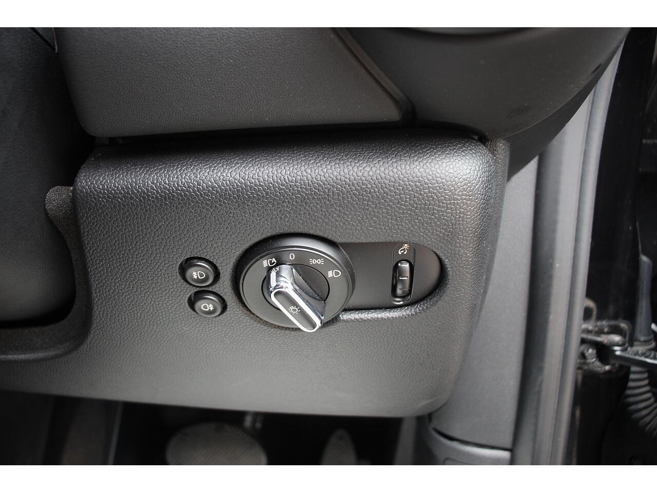 Mini Hatch view 18