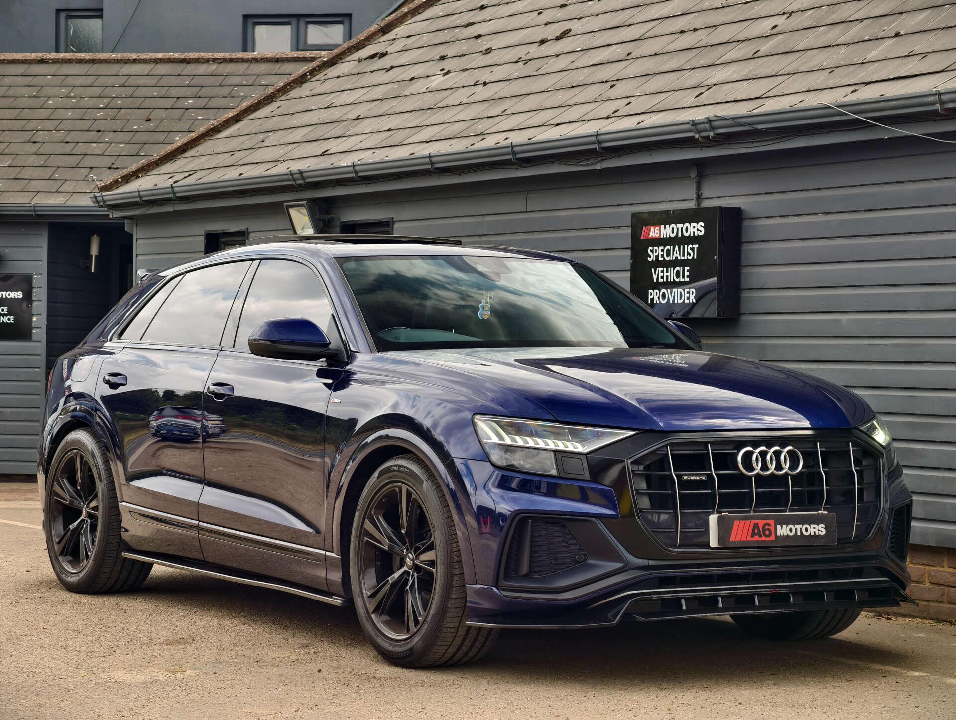 Audi Q8 view 10