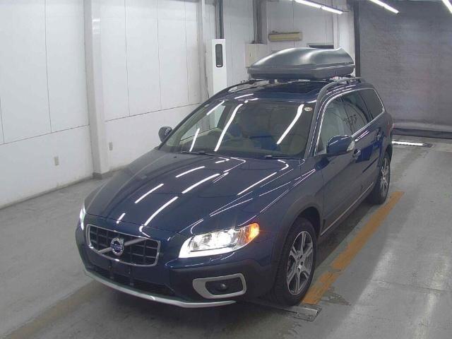 Volvo XC70 view 2