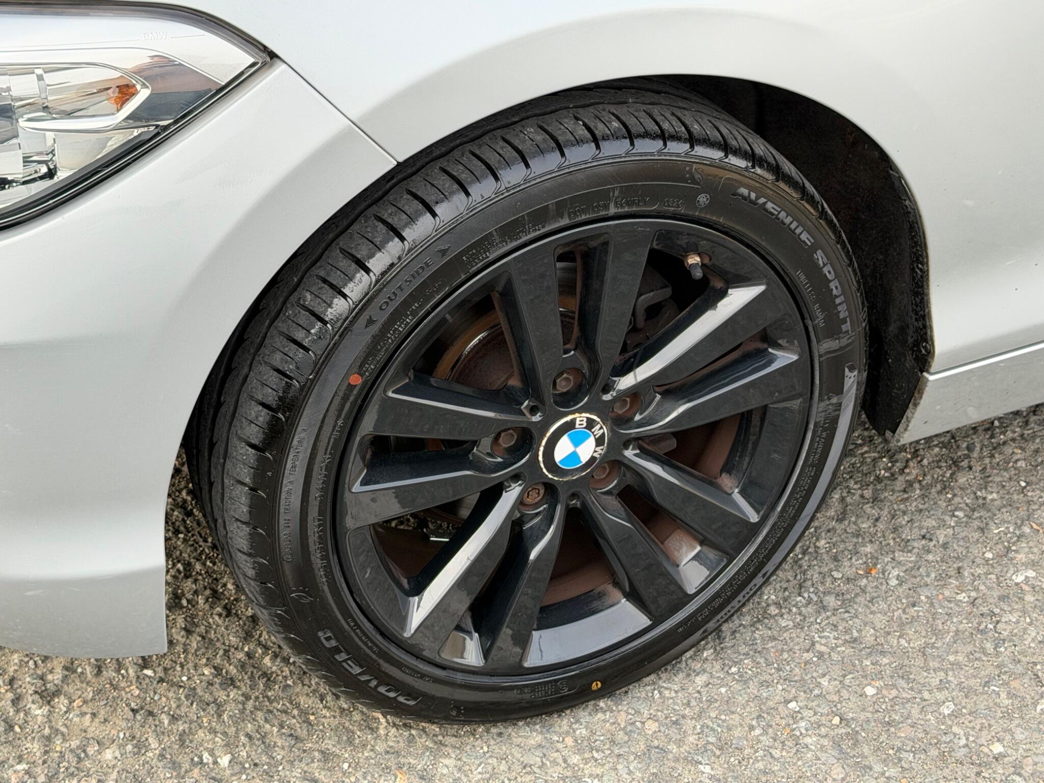 BMW 1 Series view 25