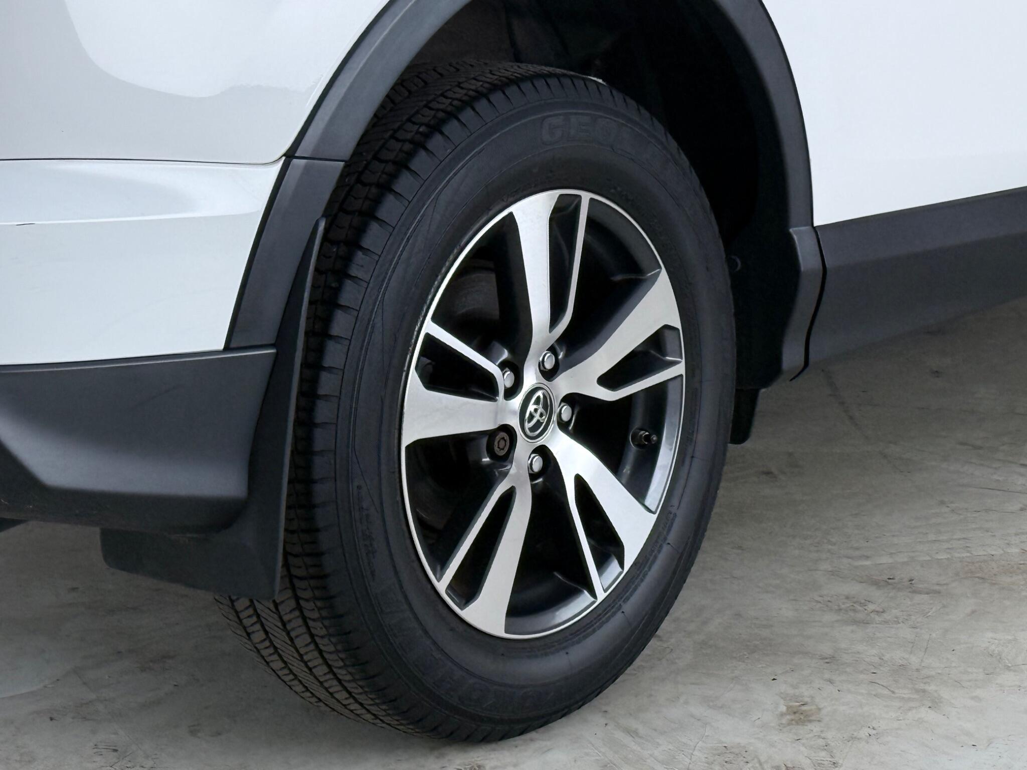 Toyota Rav4 view 9