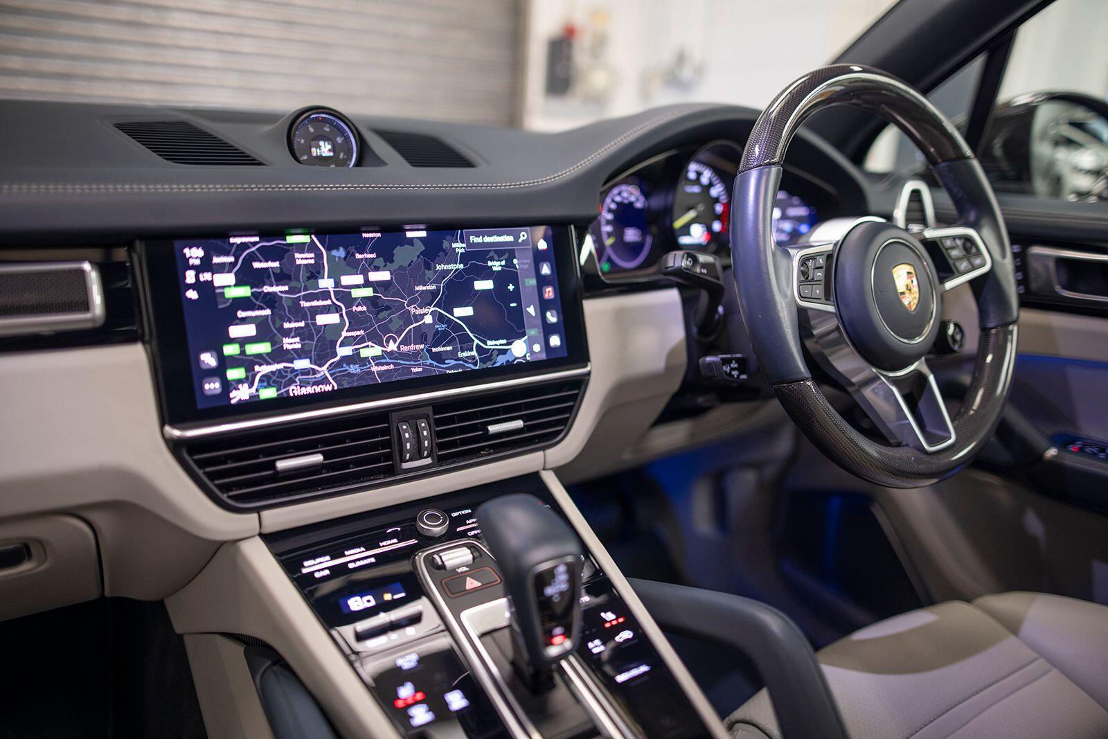 Porsche Cayenne view 80