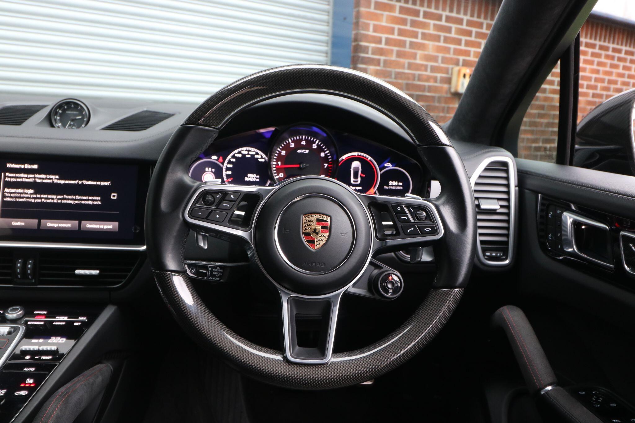Porsche Cayenne view 25