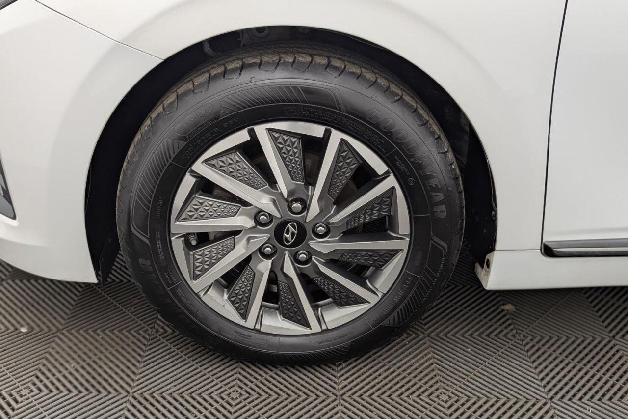Hyundai Ioniq view 56